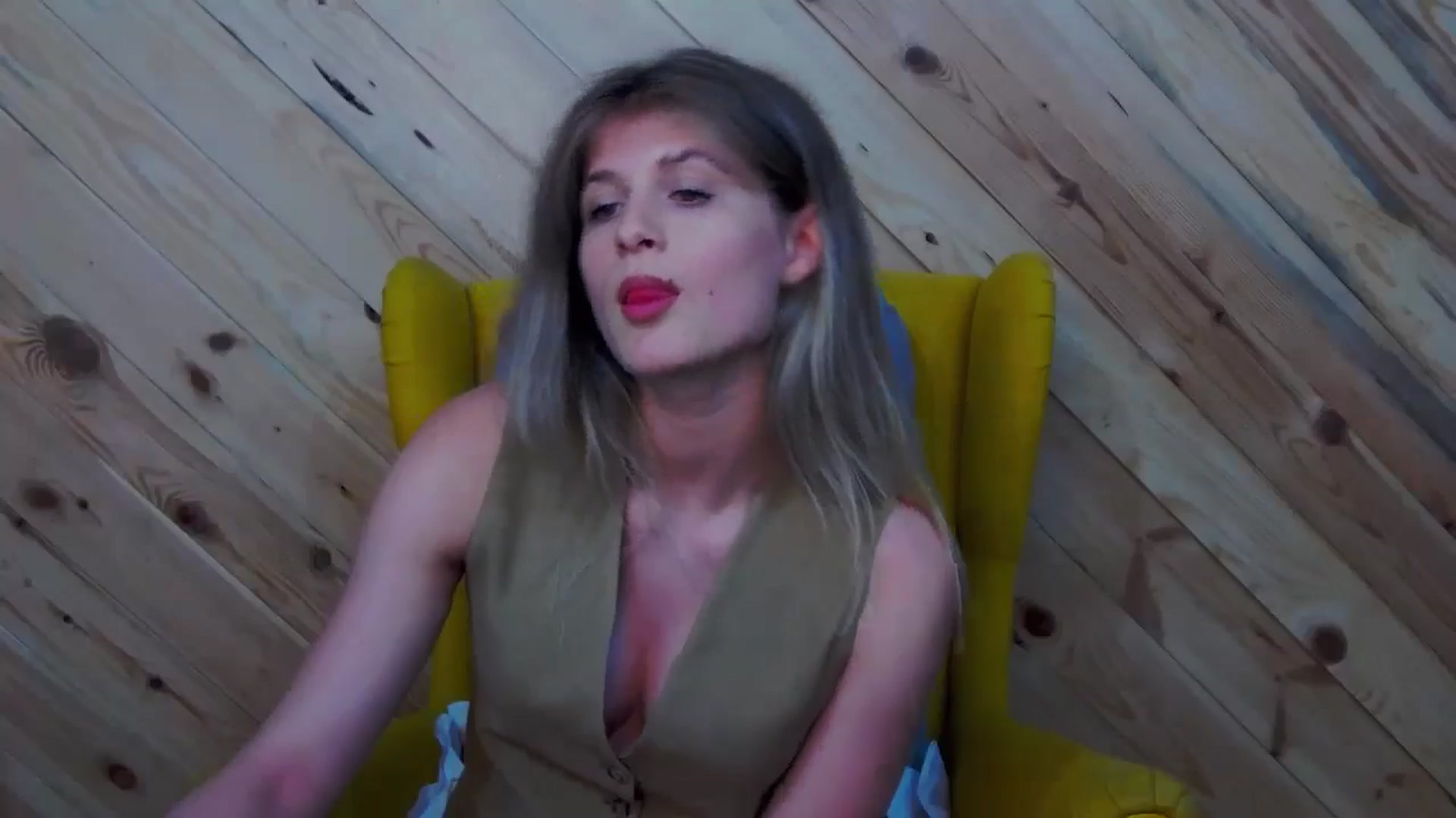 Gallery image thumbnail from LeslieKat's myfreecams stream on, 07/19/2024, 20:09 image 20 of 20