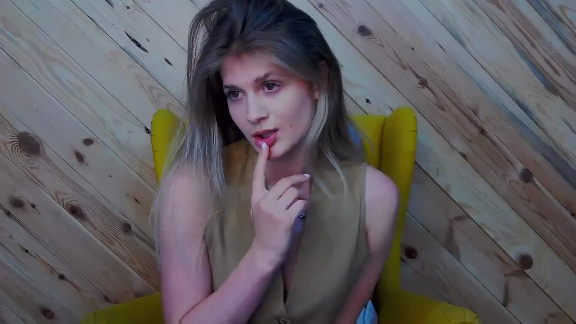 Gallery image thumbnail from LeslieKat's myfreecams stream on, 07/19/2024, 20:09 image 2 of 20