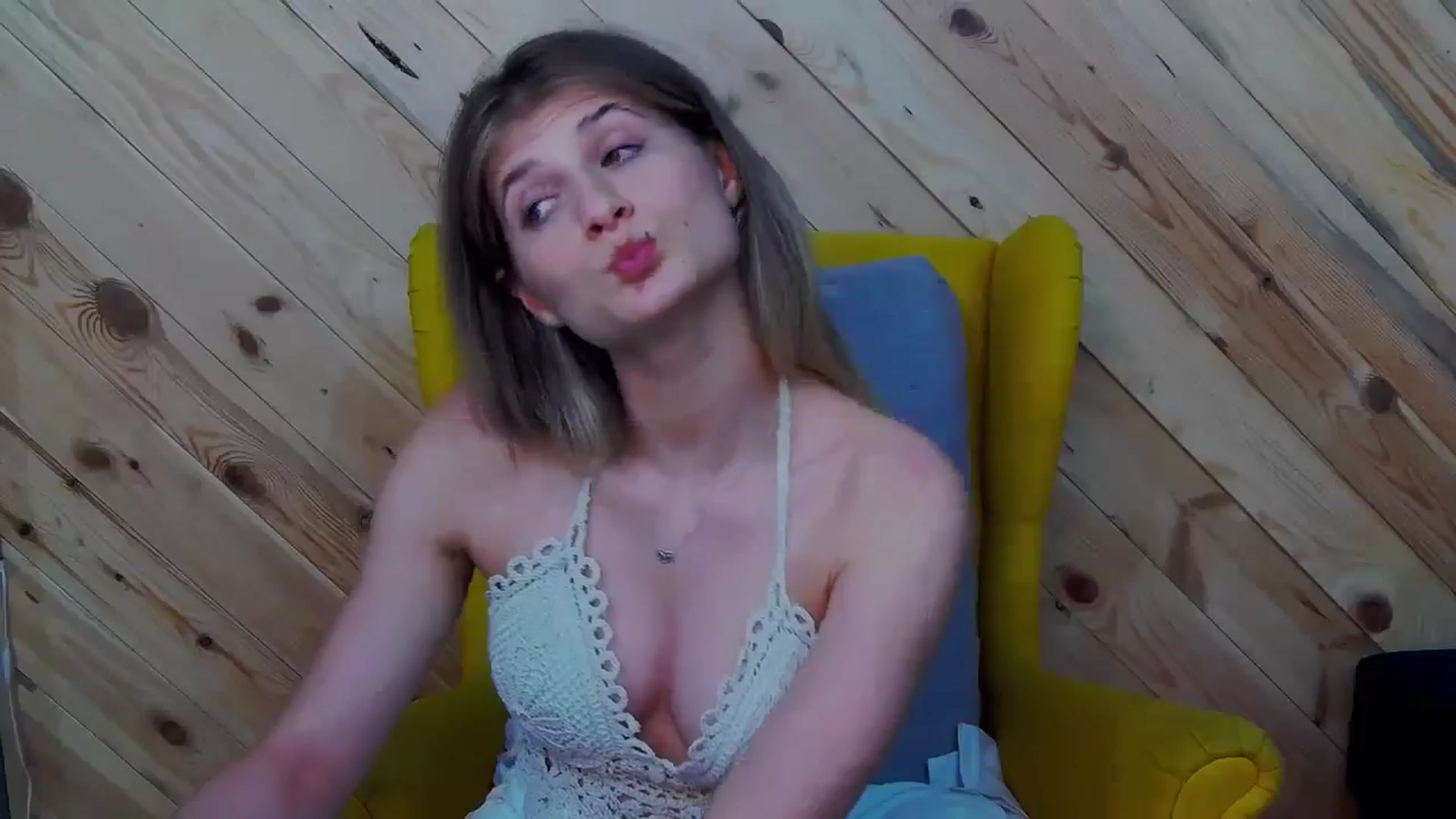 Gallery image thumbnail from LeslieKat's myfreecams stream on, 07/20/2024, 22:28 image 5 of 20