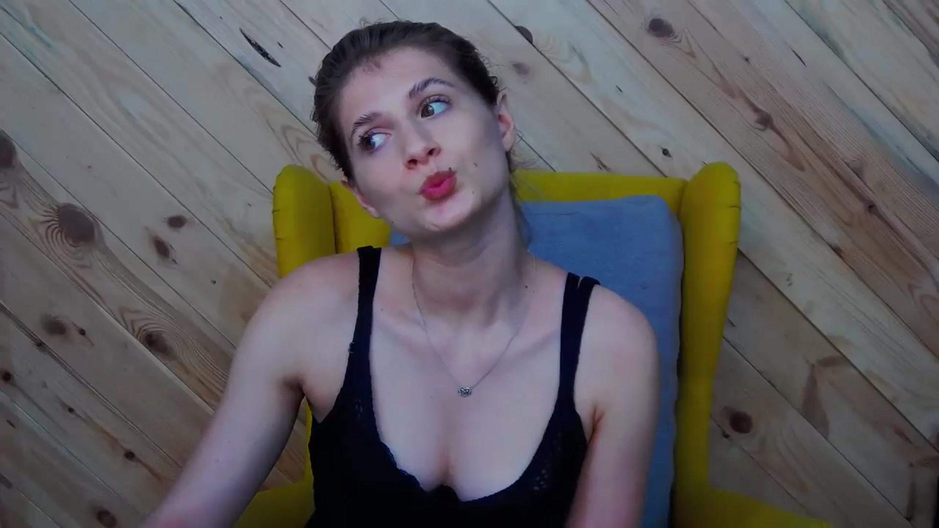 Gallery image thumbnail from LeslieKat's myfreecams stream on, 07/21/2024, 17:22 image 11 of 20