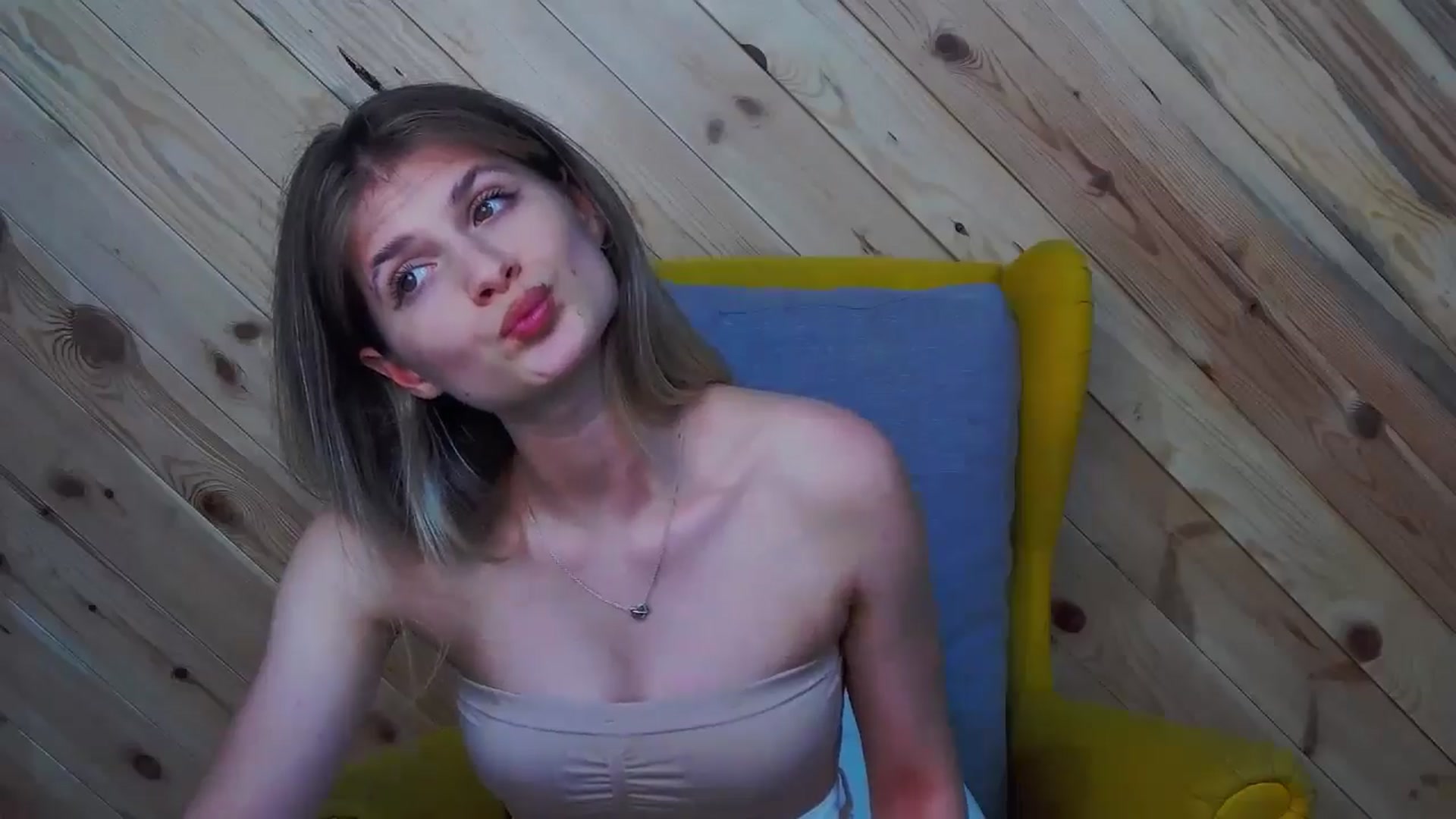 Gallery image thumbnail from LeslieKat's myfreecams stream on, 07/27/2024, 19:14 image 13 of 20