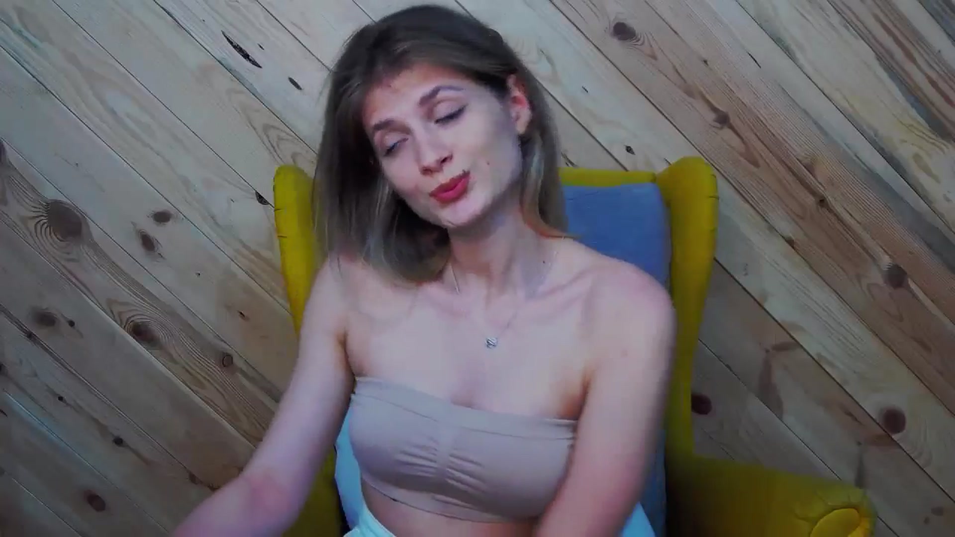 Gallery image thumbnail from LeslieKat's myfreecams stream on, 07/27/2024, 19:14 image 5 of 20