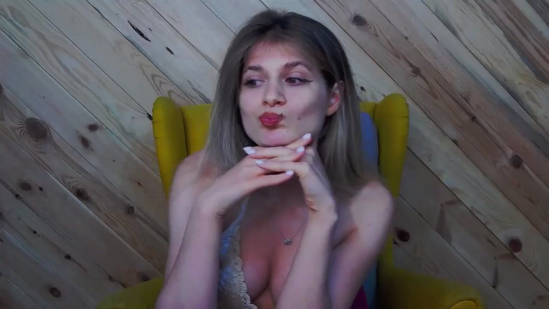 Gallery image thumbnail from LeslieKat's myfreecams stream on, 07/28/2024, 17:37 image 12 of 20