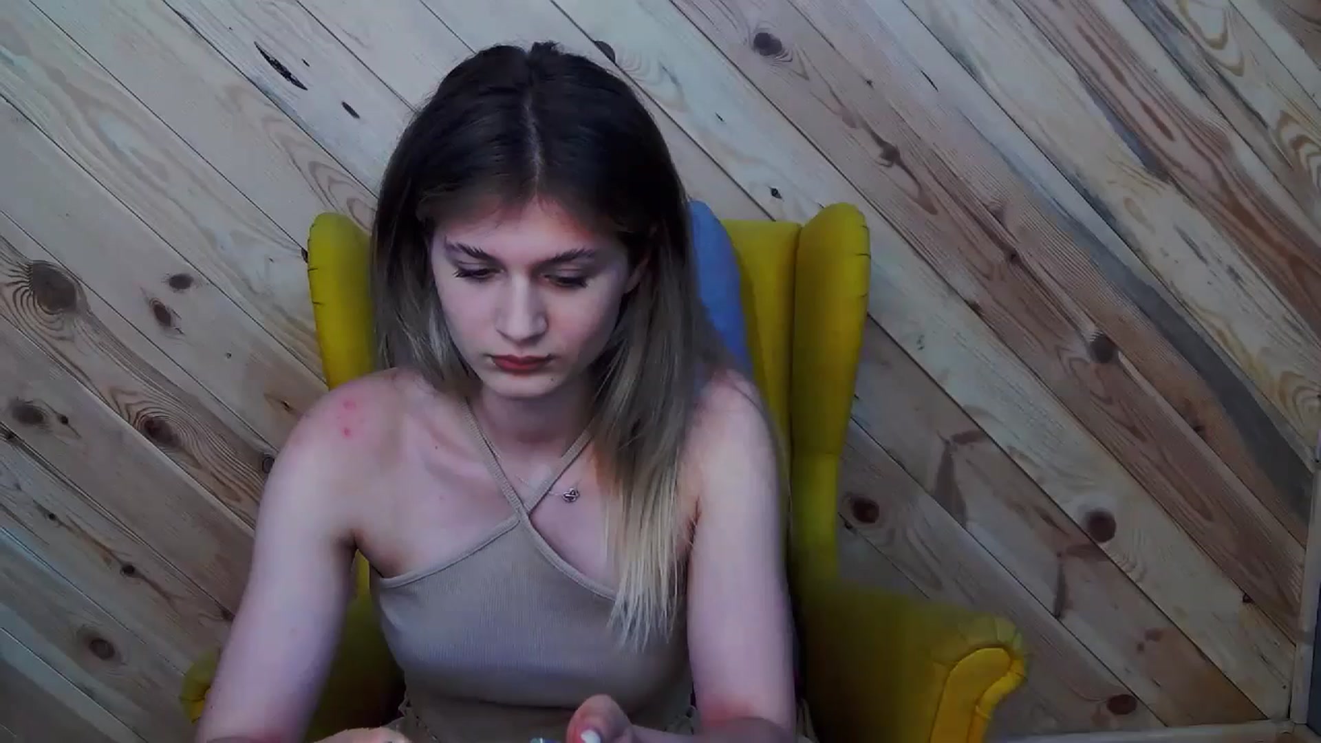 Gallery image thumbnail from LeslieKat's myfreecams stream on, 08/01/2024, 18:54 image 15 of 20