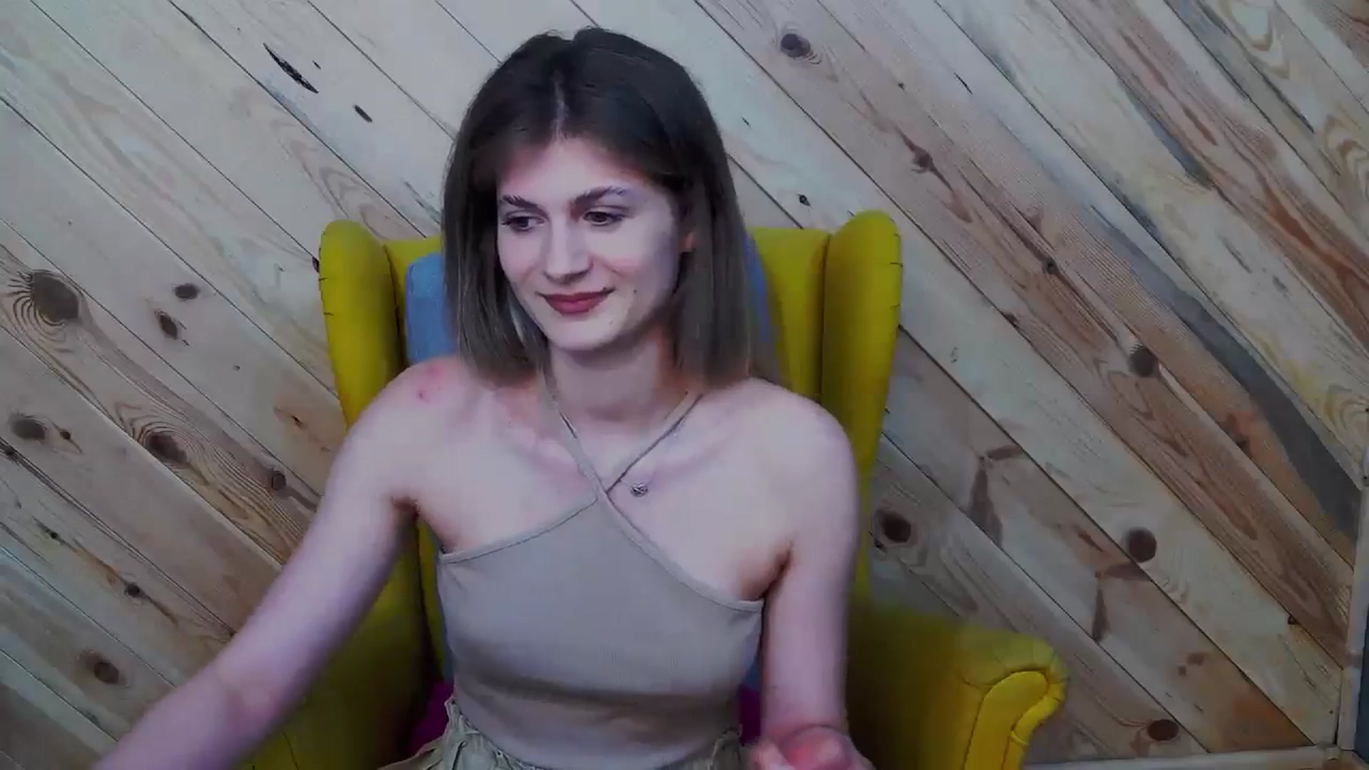Gallery image thumbnail from LeslieKat's myfreecams stream on, 08/01/2024, 18:54 image 16 of 20