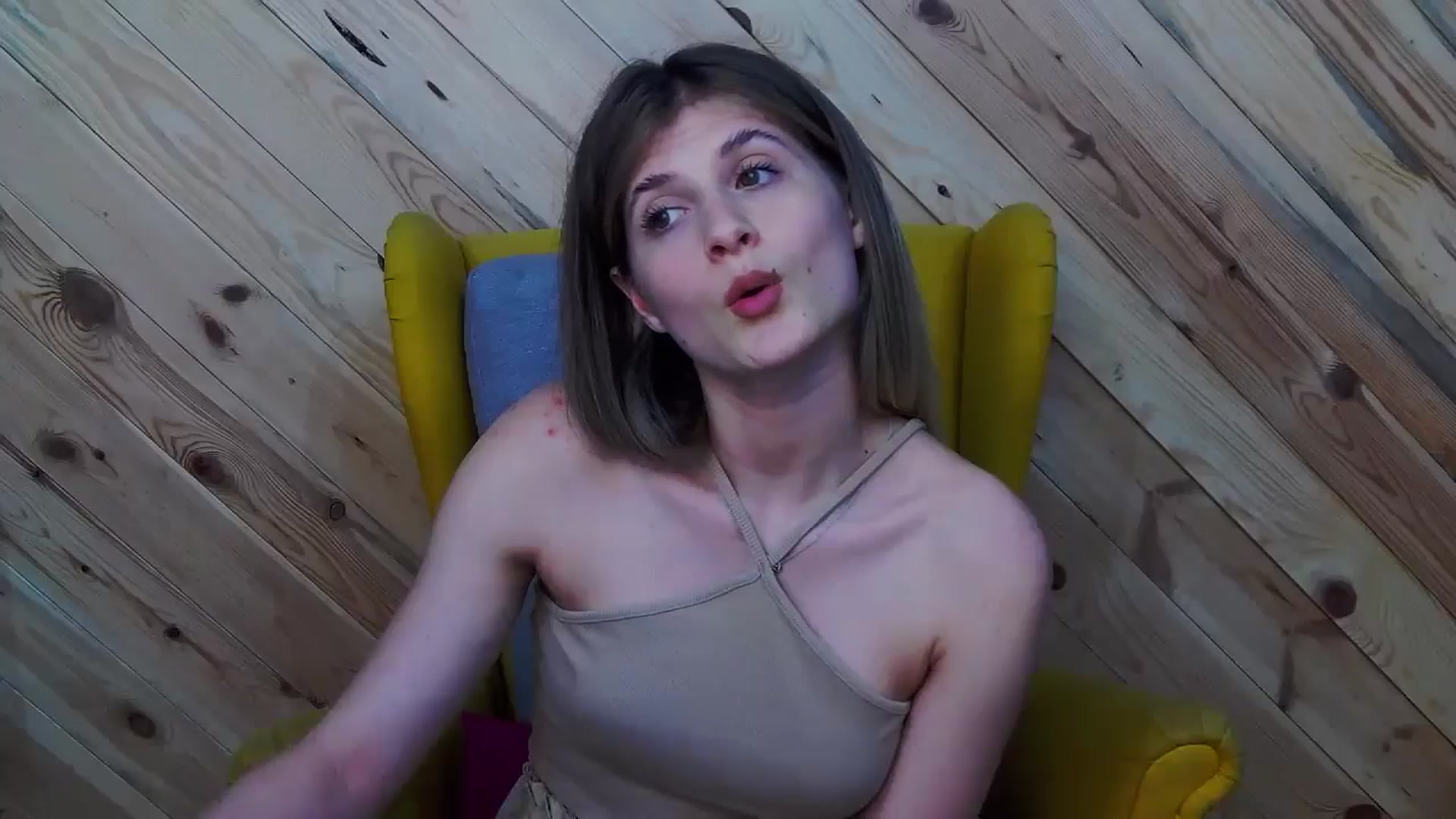 Gallery image thumbnail from LeslieKat's myfreecams stream on, 08/01/2024, 20:22 image 12 of 20
