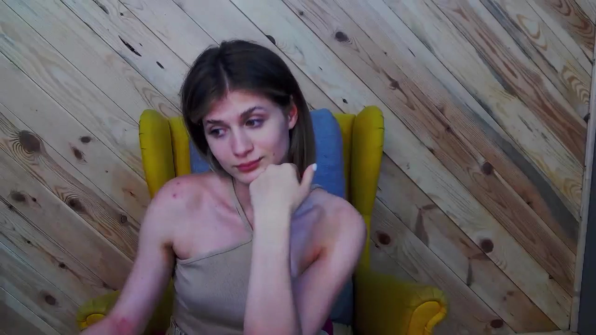 Gallery image thumbnail from LeslieKat's myfreecams stream on, 08/01/2024, 23:43 image 16 of 20