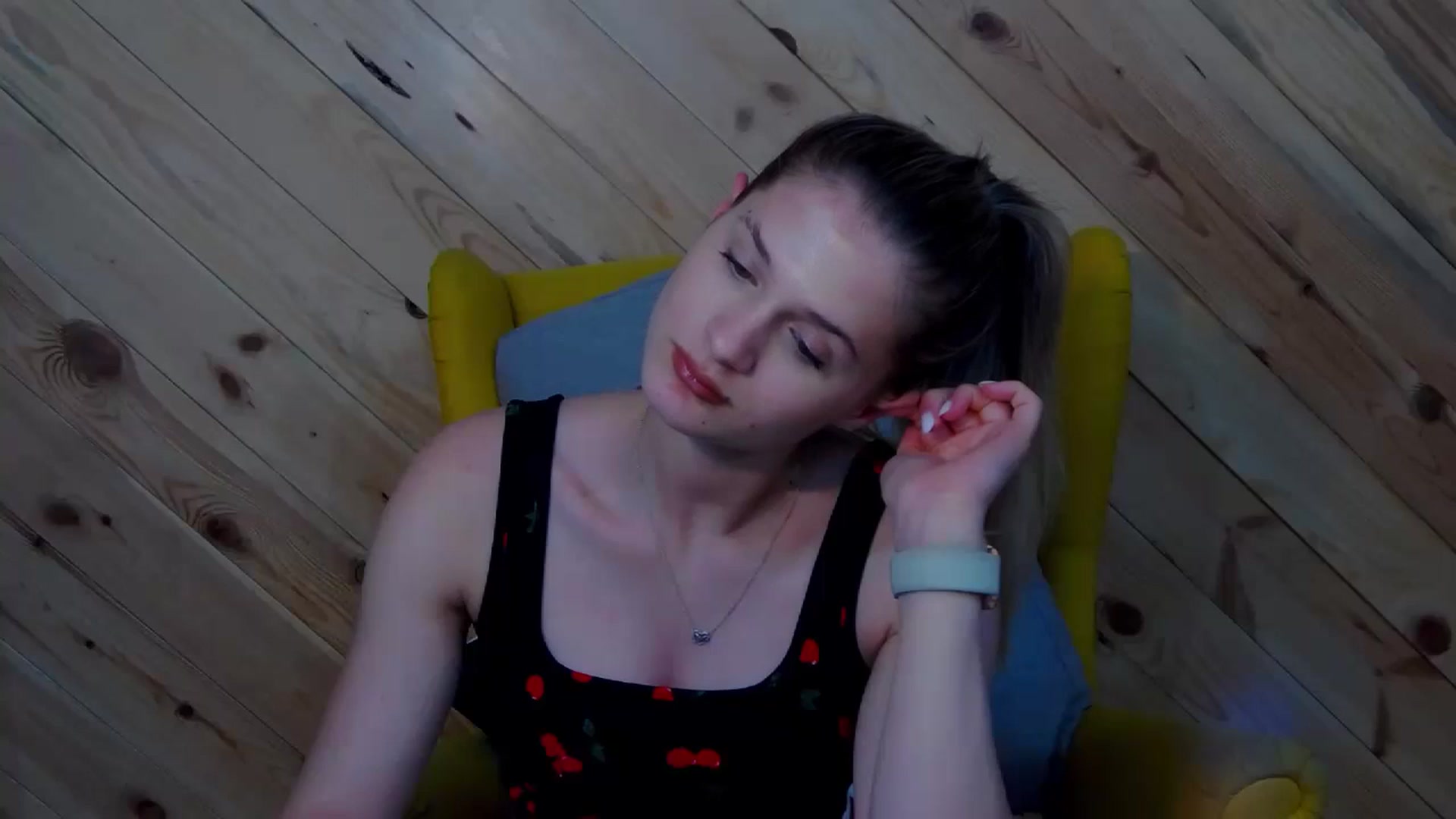 Gallery image thumbnail from LeslieKat's myfreecams stream on, 08/21/2024, 20:32 image 7 of 20