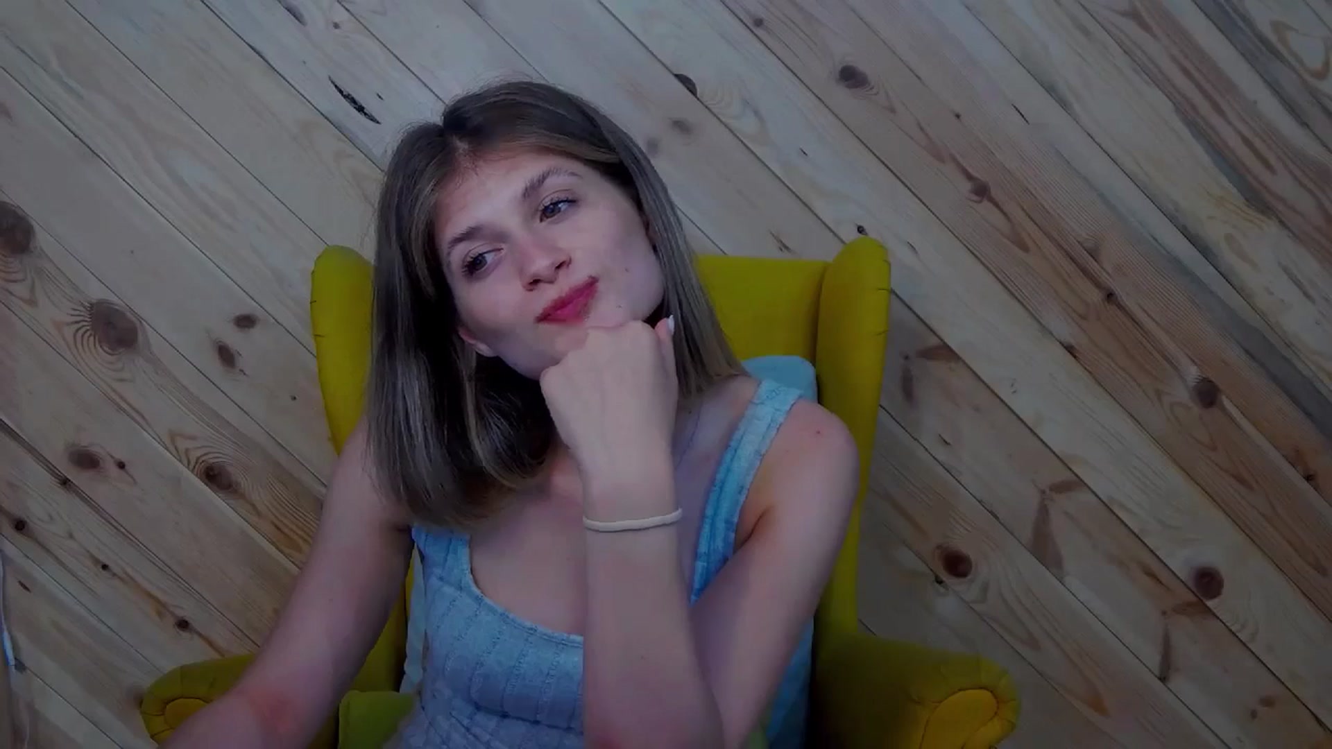 Gallery image thumbnail from LeslieKat's myfreecams stream on, 09/10/2024, 23:36 image 4 of 20