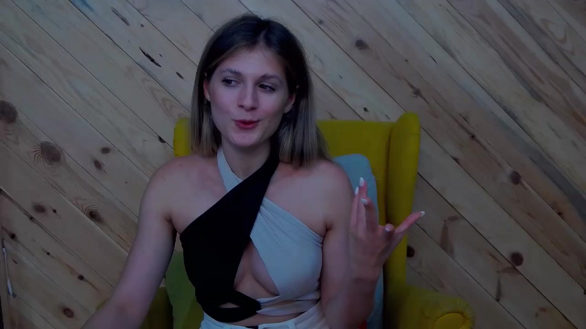 Gallery image thumbnail from LeslieKat's myfreecams stream on, 09/20/2024, 22:50 image 12 of 20