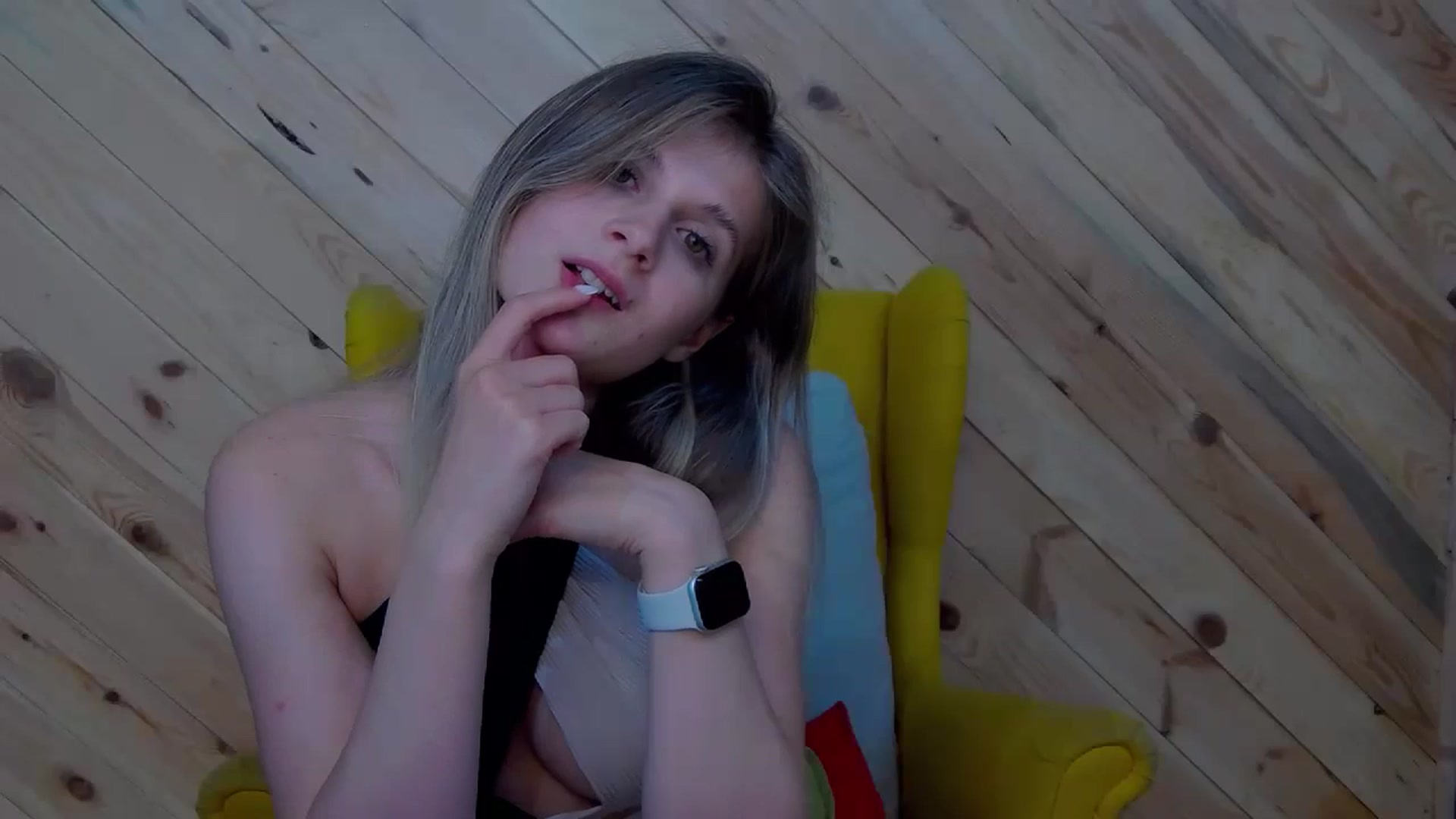 Gallery image thumbnail from LeslieKat's myfreecams stream on, 09/20/2024, 23:49 image 19 of 20
