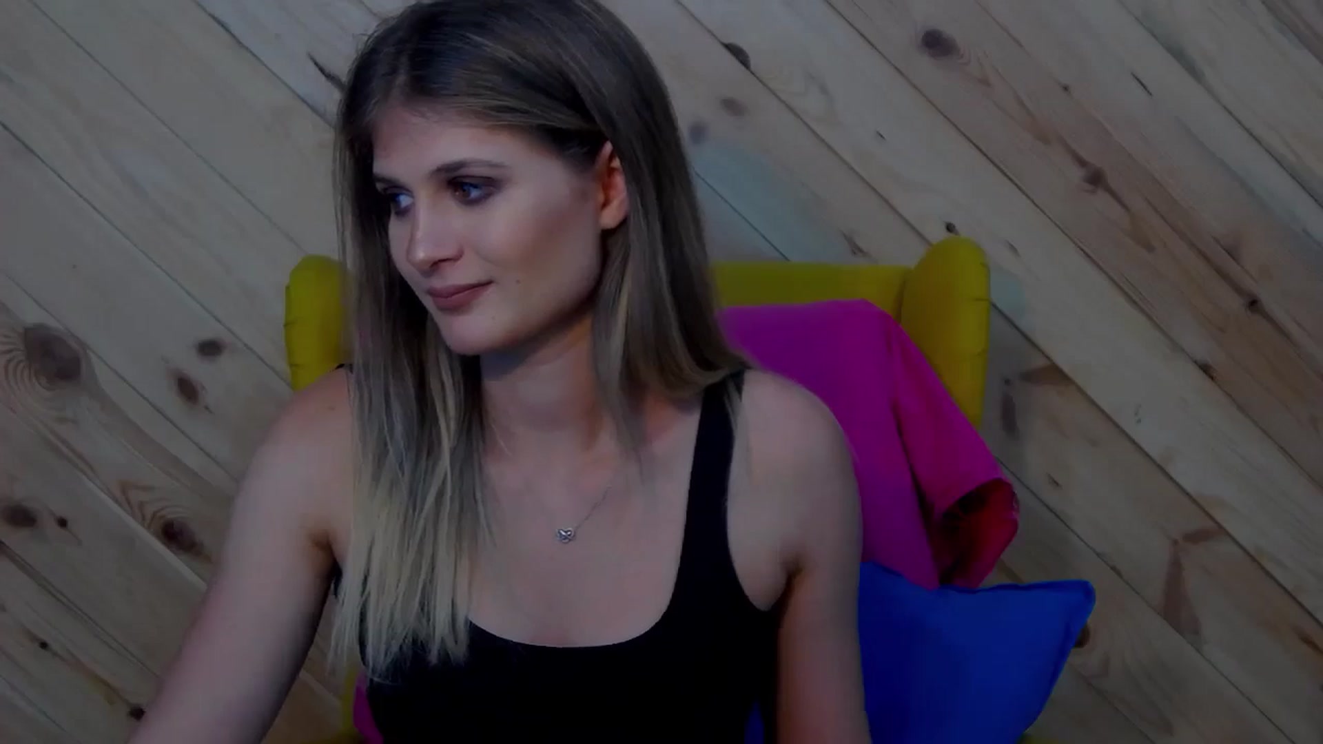 Gallery image thumbnail from LeslieKat's myfreecams stream on, 10/09/2024, 18:23 image 15 of 20
