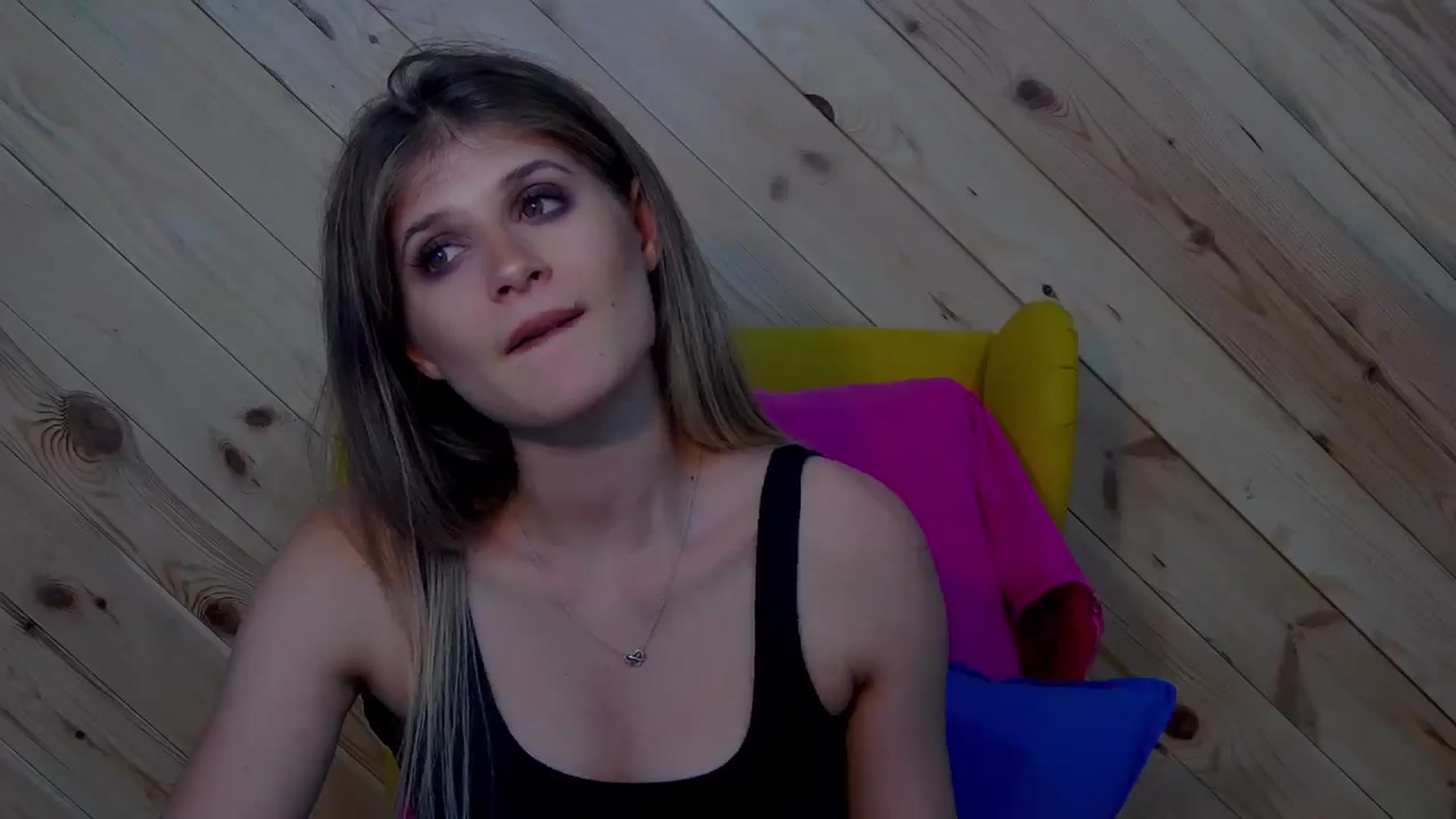Gallery image thumbnail from LeslieKat's myfreecams stream on, 10/09/2024, 23:06 image 7 of 20
