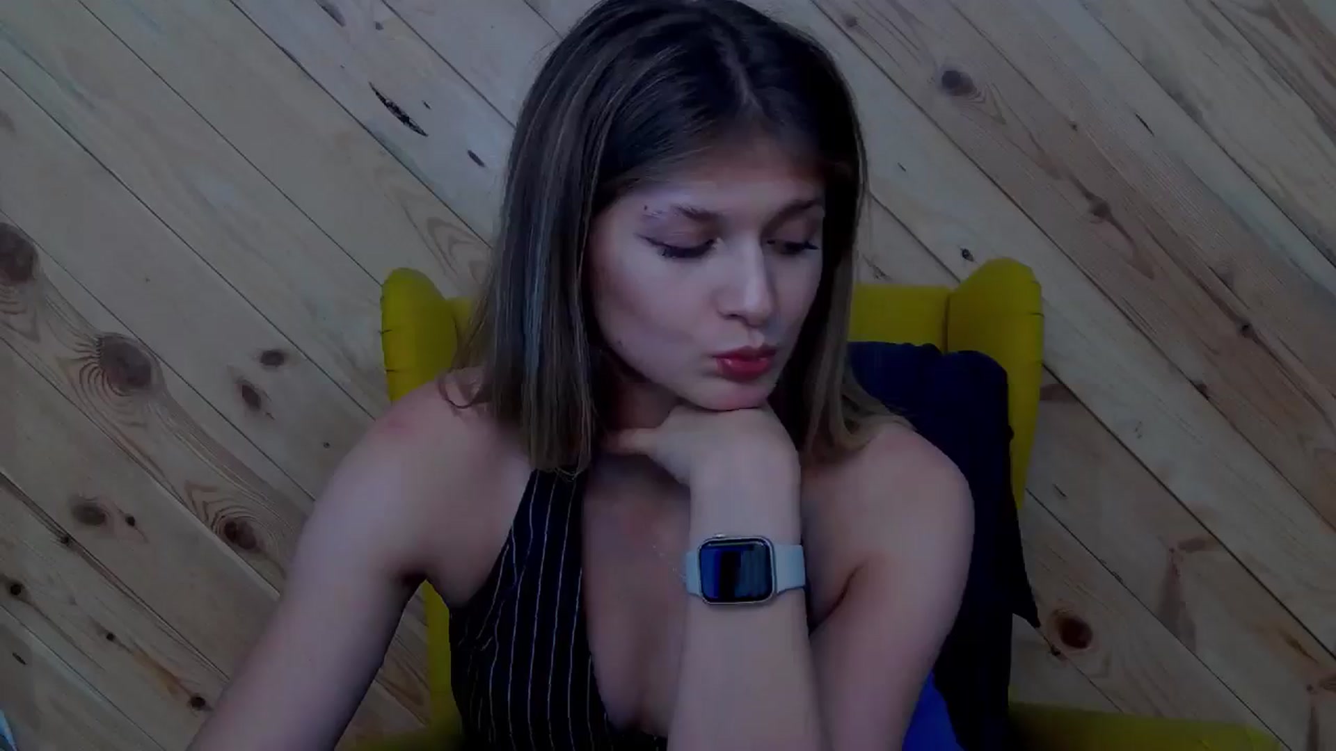 Gallery image thumbnail from LeslieKat's myfreecams stream on, 10/13/2024, 19:09 image 3 of 20