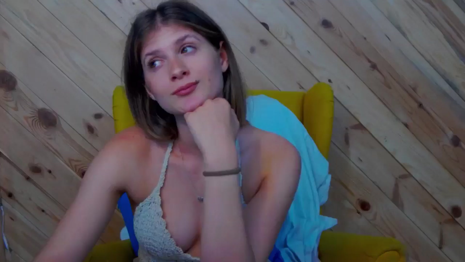 Gallery image thumbnail from LeslieKat's myfreecams stream on, 10/17/2024, 19:36 image 15 of 20
