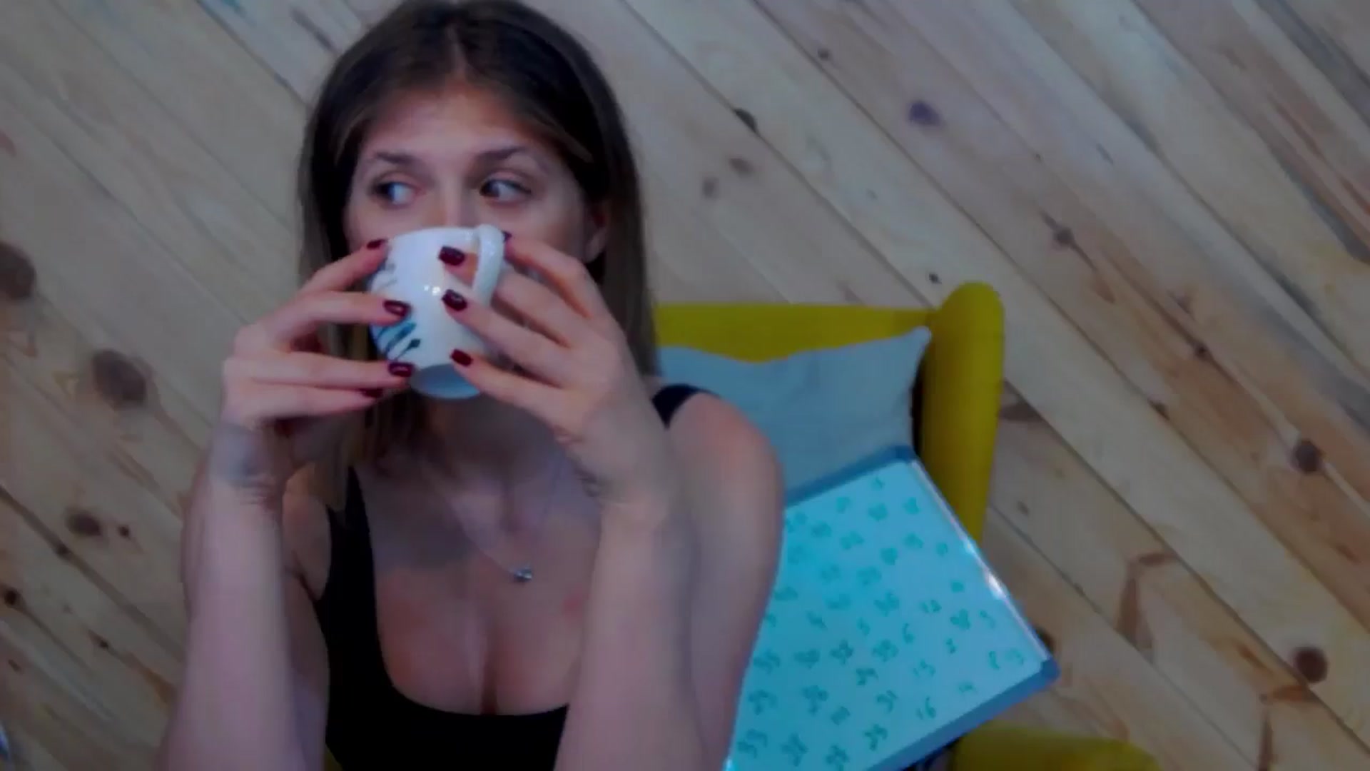 Gallery image thumbnail from LeslieKat's myfreecams stream on, 10/20/2024, 17:22 image 15 of 20