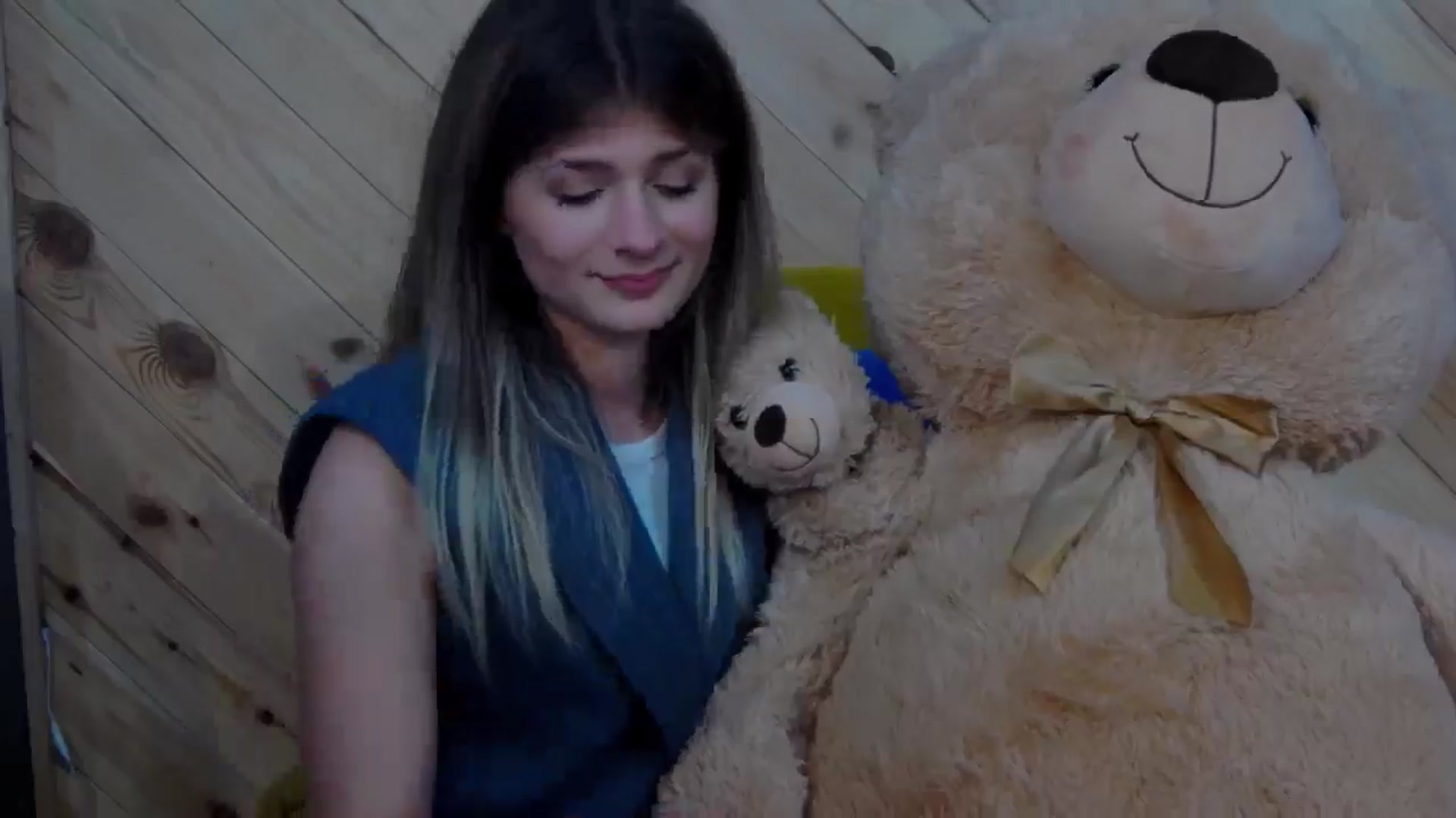 Gallery image thumbnail from LeslieKat's myfreecams stream on, 10/27/2024, 21:58 image 19 of 20