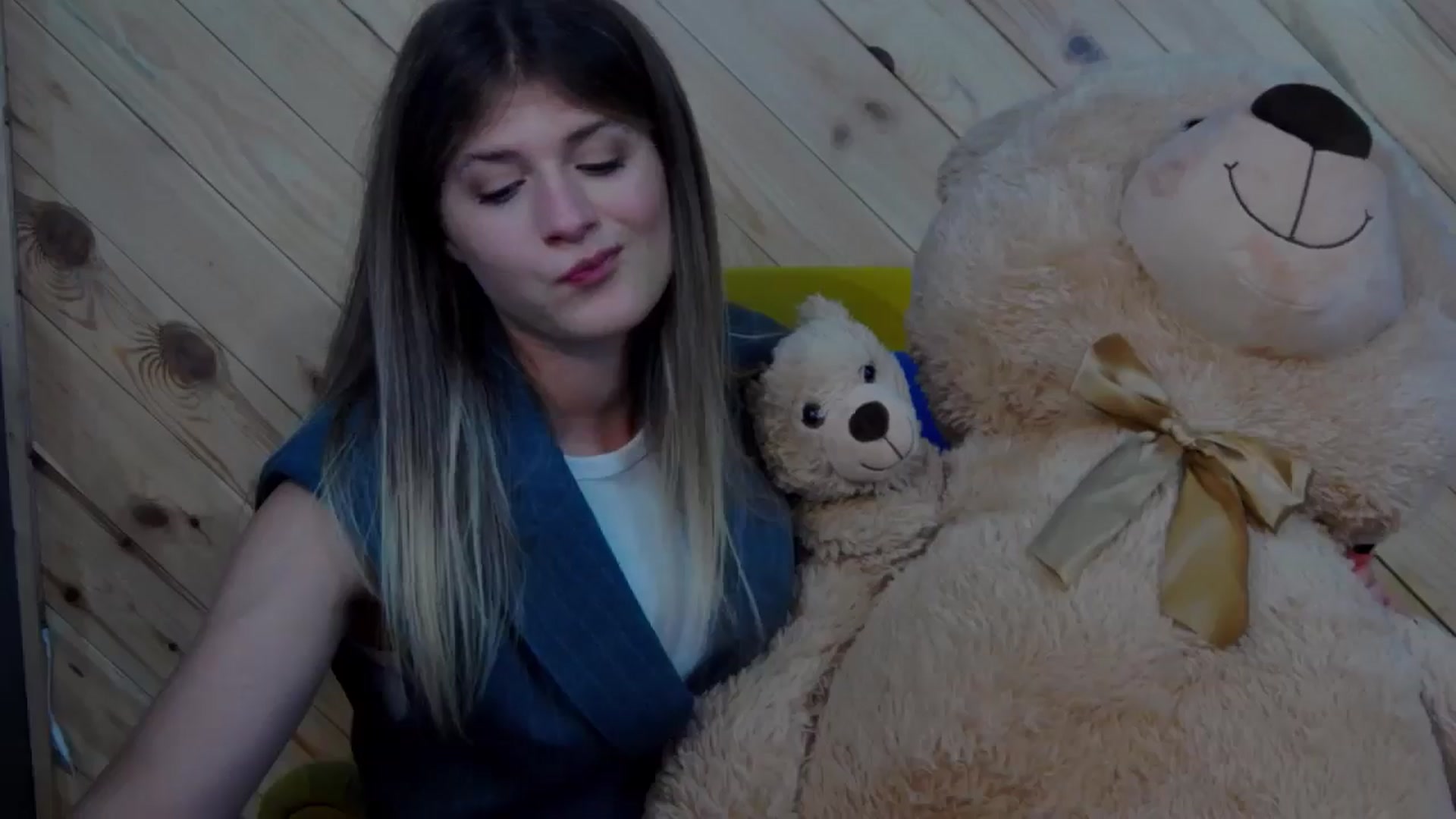 Gallery image thumbnail from LeslieKat's myfreecams stream on, 10/27/2024, 21:58 image 20 of 20