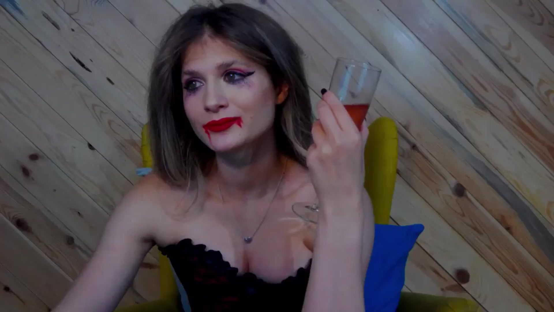 Gallery image thumbnail from LeslieKat's myfreecams stream on, 10/31/2024, 20:00 image 17 of 20