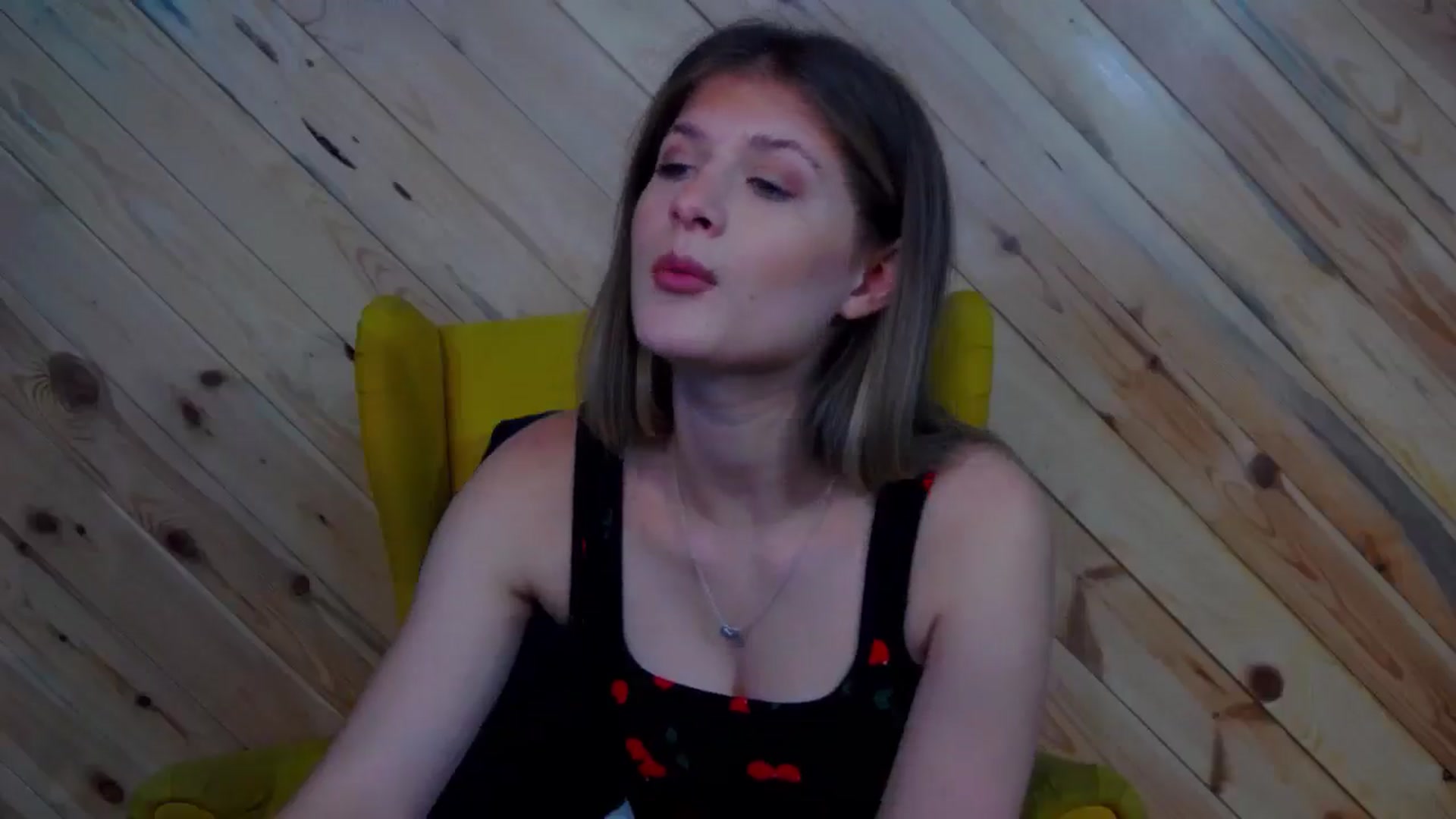 Gallery image thumbnail from LeslieKat's myfreecams stream on, 11/08/2024, 20:15 image 4 of 20