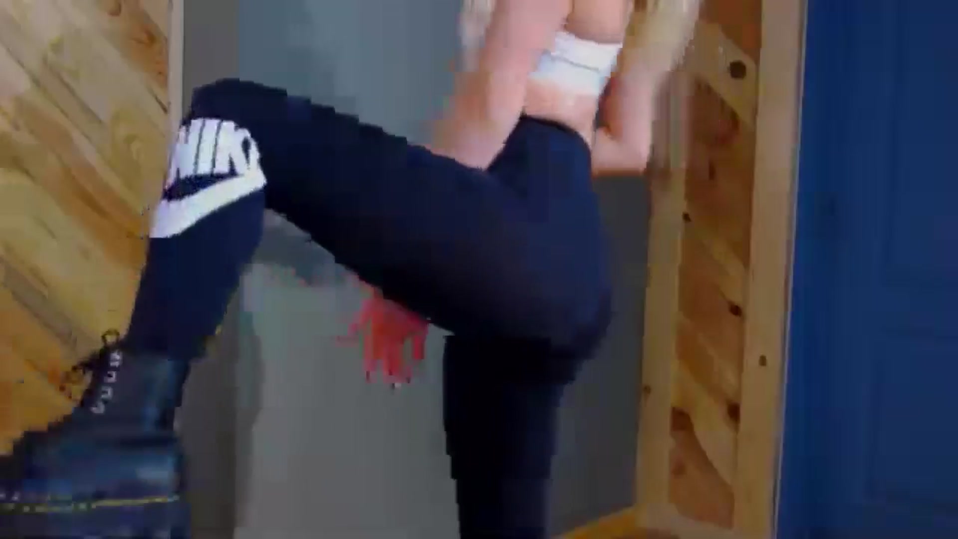 Gallery image thumbnail from LeslieKat's myfreecams stream on, 11/09/2024, 18:56 image 20 of 20