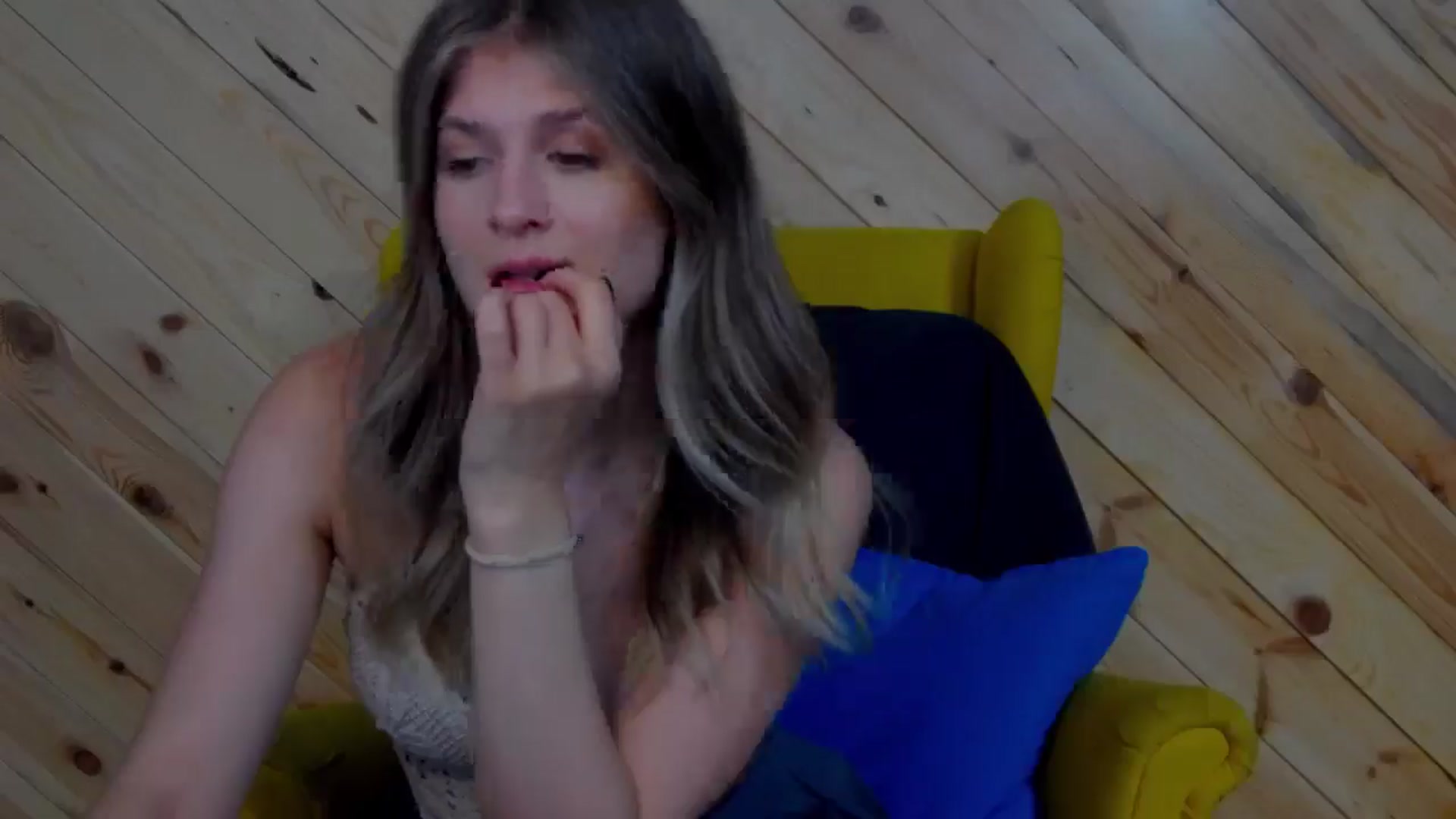 Gallery image thumbnail from LeslieKat's myfreecams stream on, 11/16/2024, 24:21 image 6 of 20