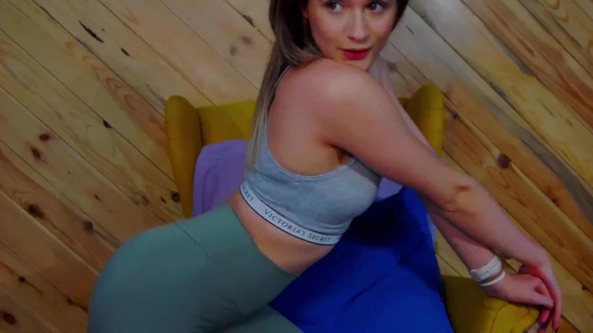 Gallery image thumbnail from LeslieKat's myfreecams stream on, 11/18/2024, 20:15 image 7 of 20