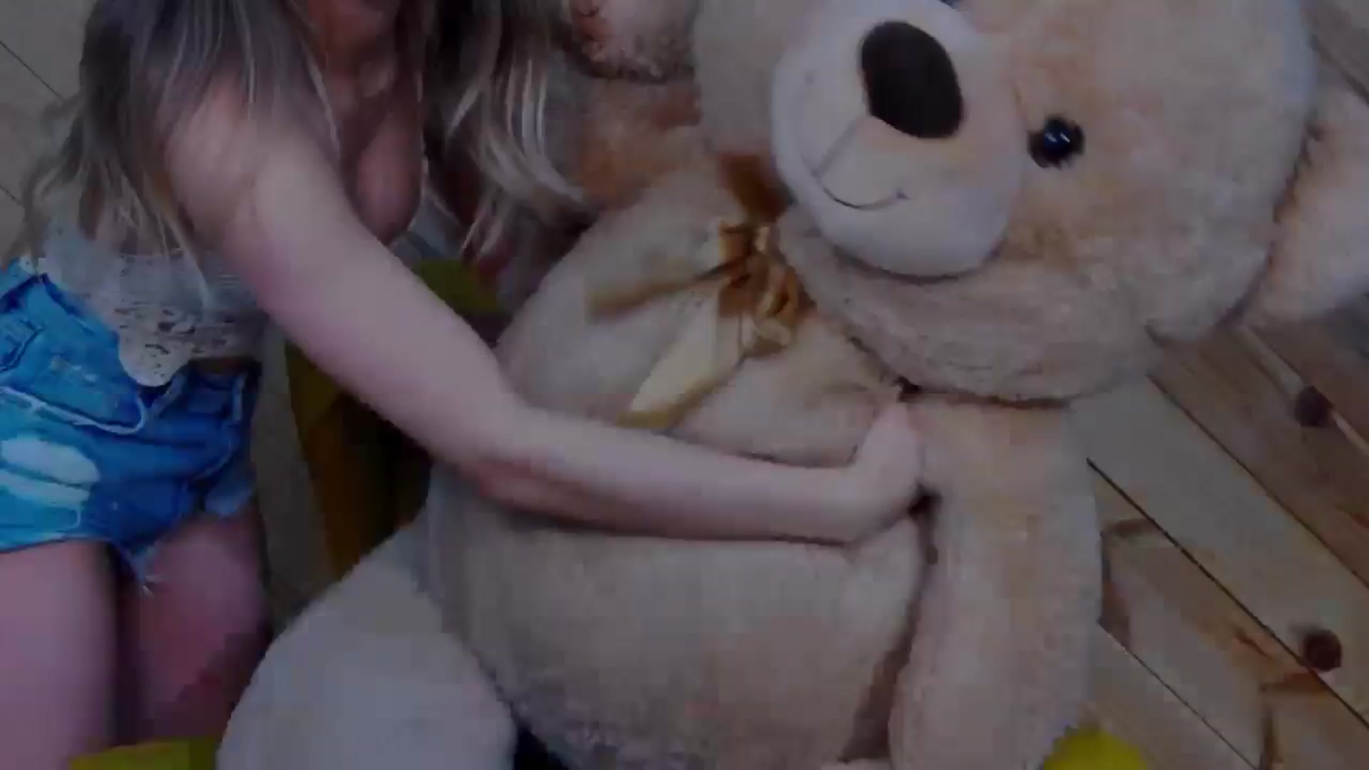 Gallery image thumbnail from LeslieKat's myfreecams stream on, 11/29/2024, 24:50 image 16 of 20