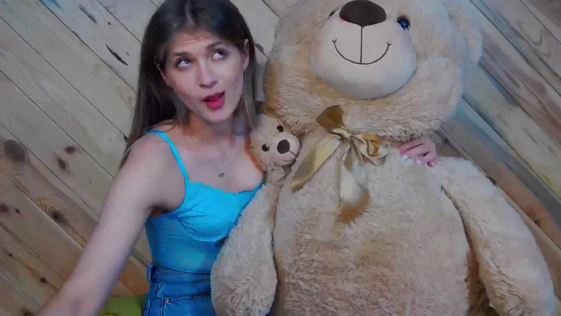 Gallery image thumbnail from LeslieKat's myfreecams stream on, 12/06/2024, 24:09 image 14 of 20