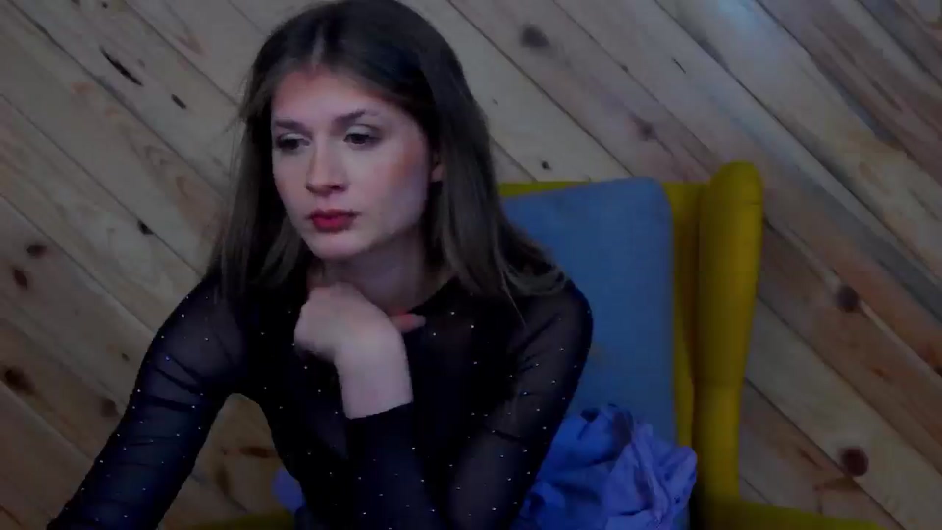 Gallery image thumbnail from LeslieKat's myfreecams stream on, 12/14/2024, 20:40 image 19 of 20