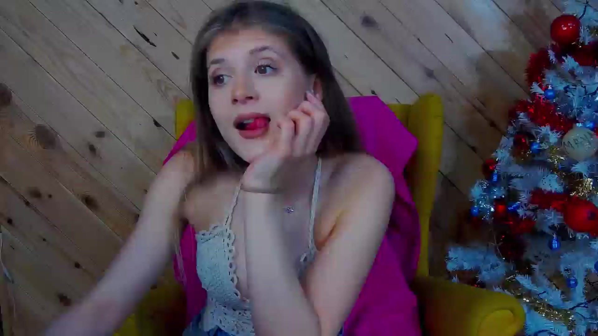 Gallery image thumbnail from LeslieKat's myfreecams stream on, 12/23/2024, 20:43 image 6 of 20