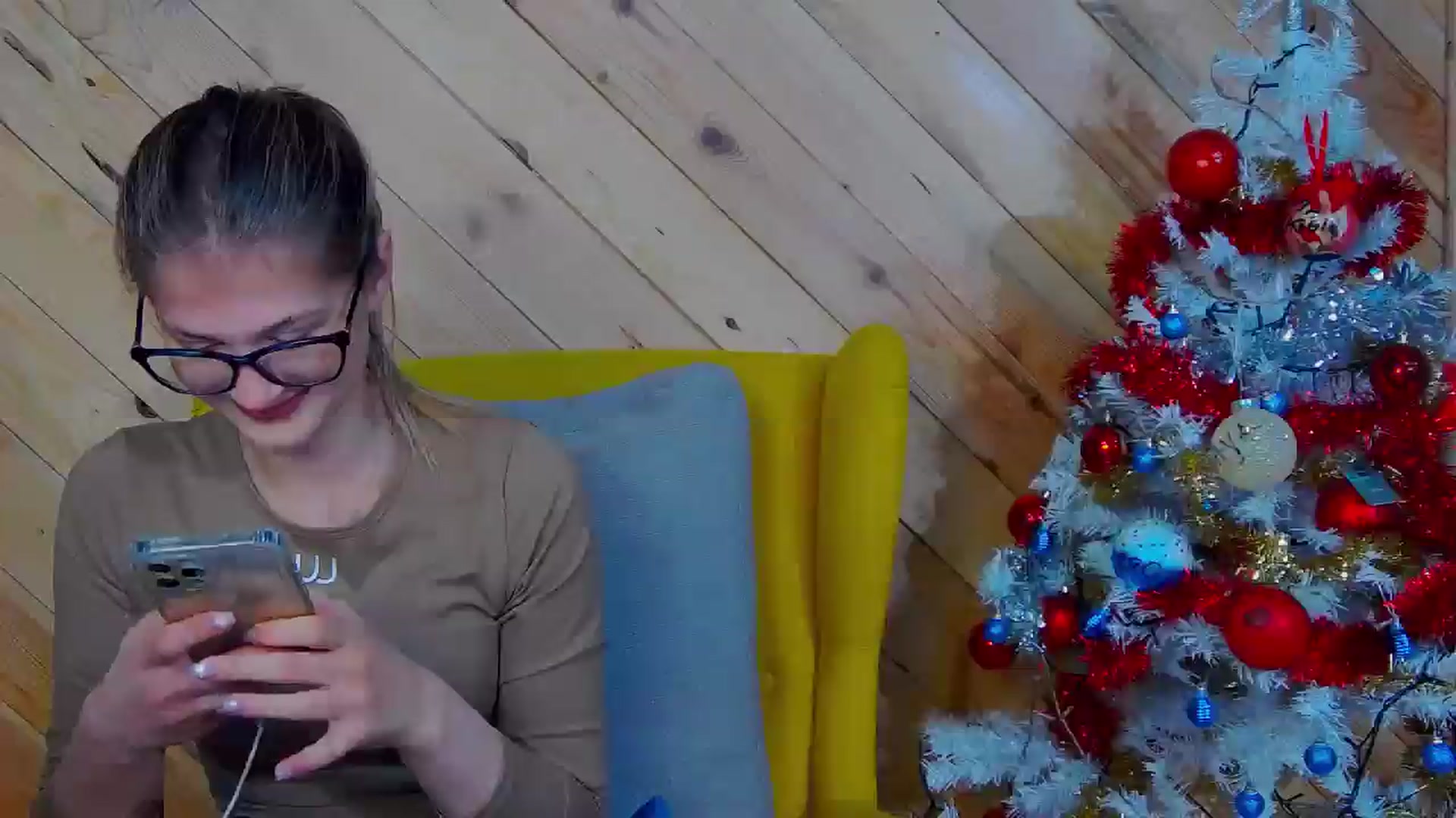 Gallery image thumbnail from LeslieKat's myfreecams stream on, 12/24/2024, 20:35 image 10 of 20