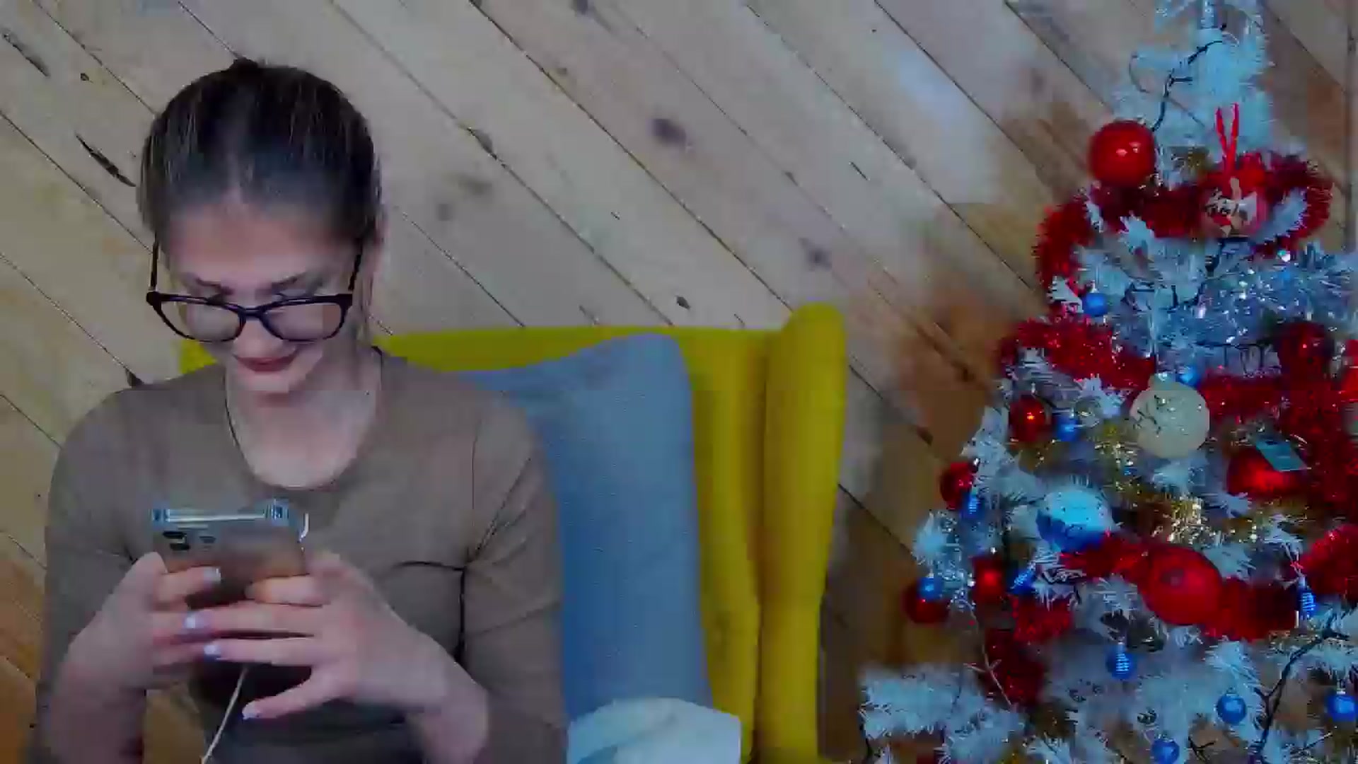 Gallery image thumbnail from LeslieKat's myfreecams stream on, 12/24/2024, 20:35 image 11 of 20