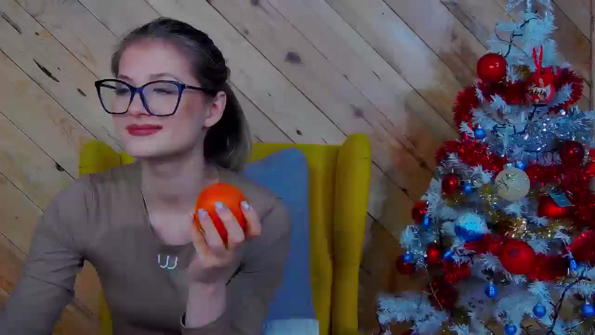 Gallery image thumbnail from LeslieKat's myfreecams stream on, 12/24/2024, 20:35 image 16 of 20