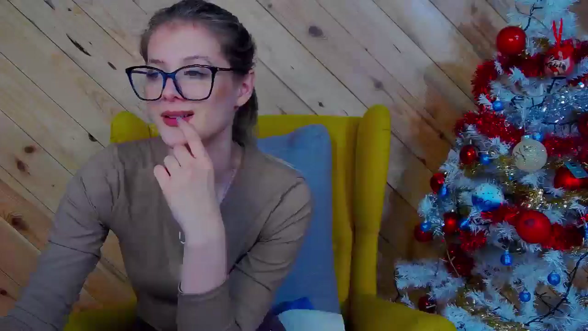Gallery image thumbnail from LeslieKat's myfreecams stream on, 12/24/2024, 21:54 image 10 of 20