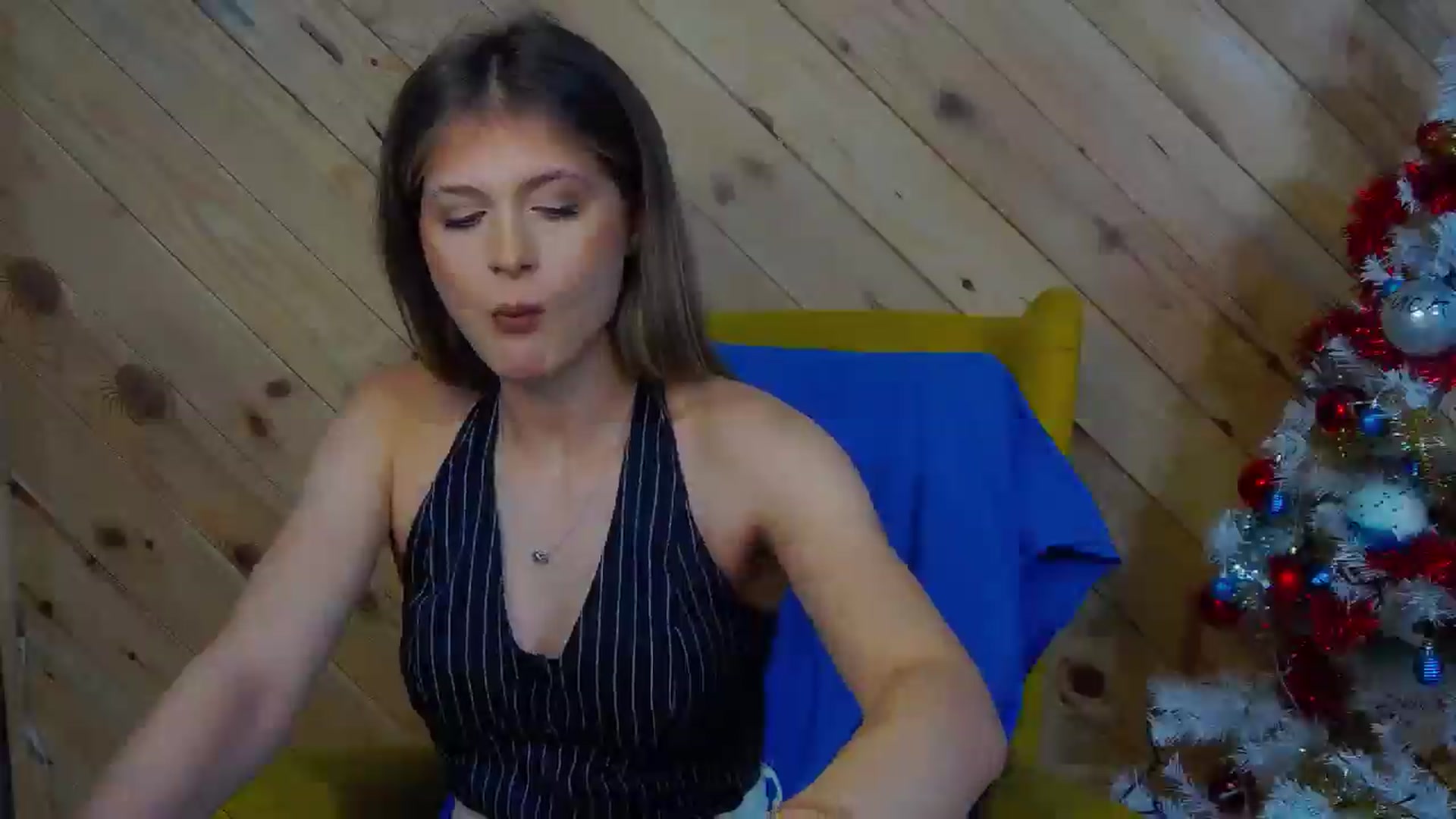 Gallery image thumbnail from LeslieKat's myfreecams stream on, 12/30/2024, 23:19 image 7 of 20