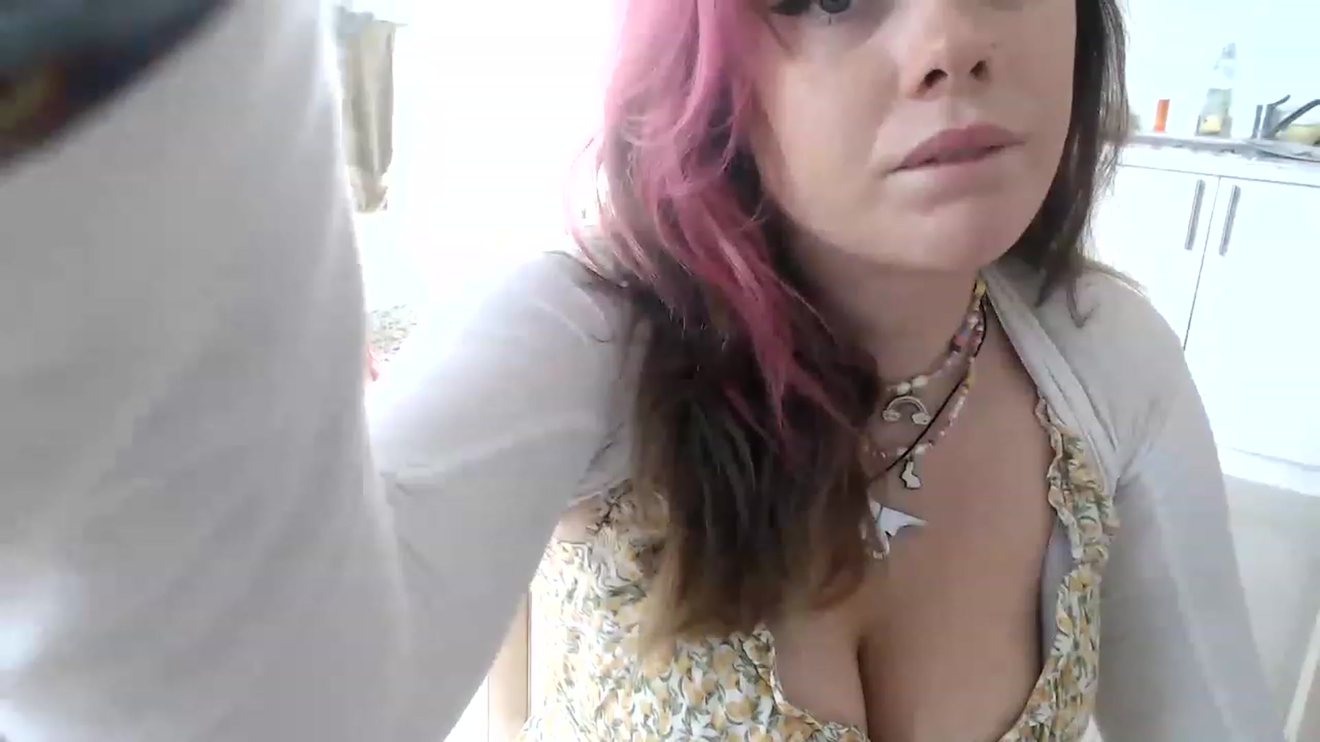 Gallery image thumbnail from Levanabanana's myfreecams stream on, 04/12/2023, 08:45 image 3 of 20