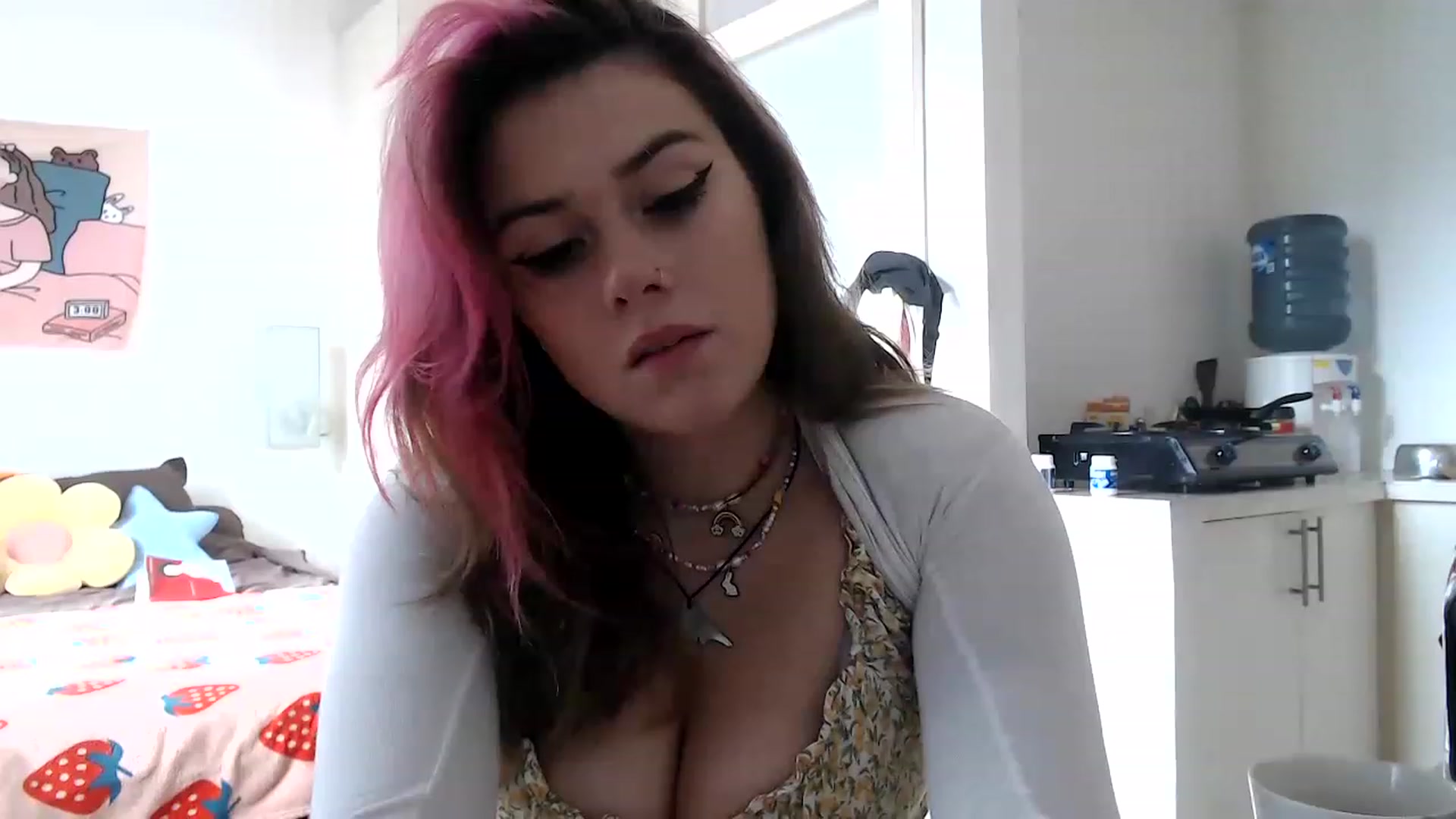 Gallery image thumbnail from Levanabanana's myfreecams stream on, 04/12/2023, 08:45 image 4 of 20