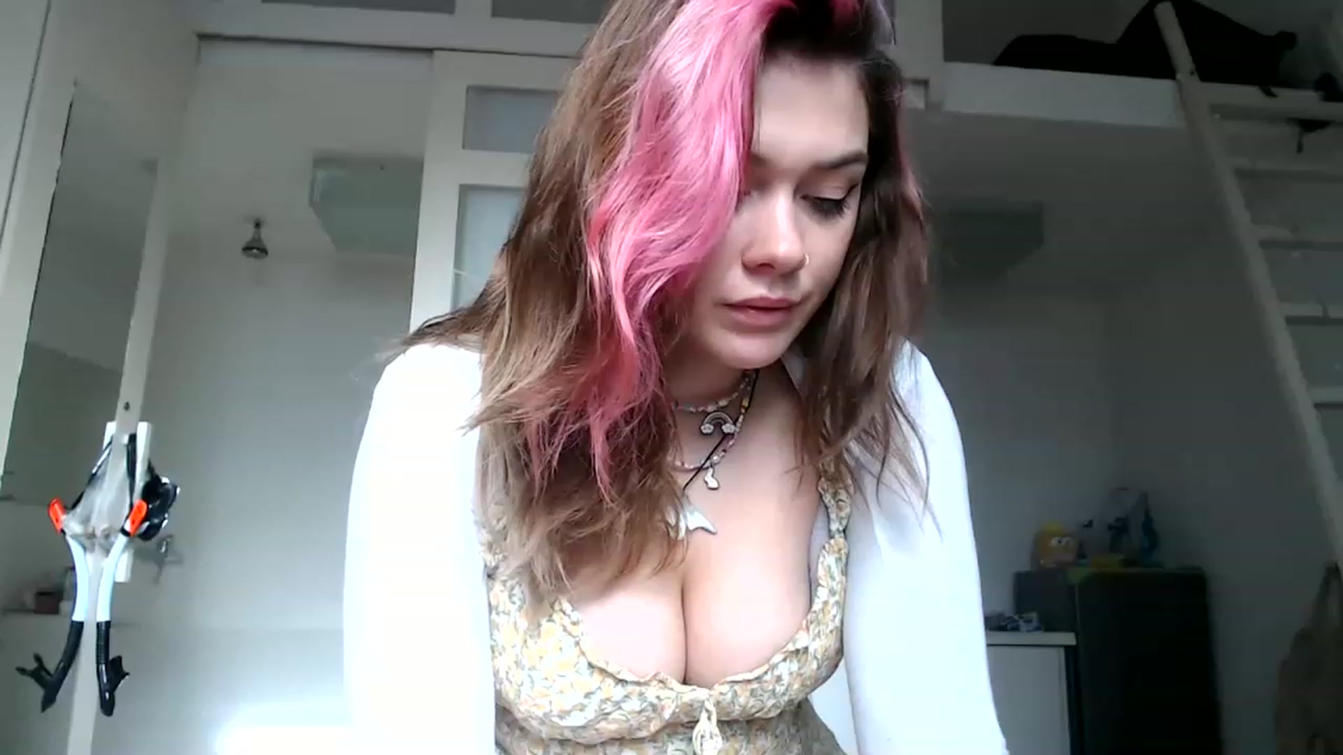 Gallery image thumbnail from Levanabanana's myfreecams stream on, 04/12/2023, 08:45 image 5 of 20