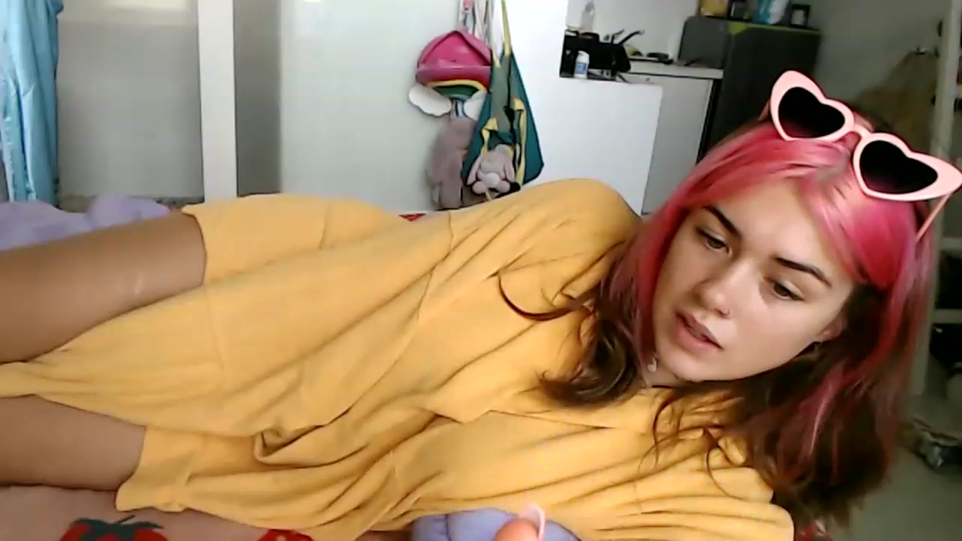 Gallery image thumbnail from Levanabanana's myfreecams stream on, 04/18/2023, 09:19 image 16 of 20