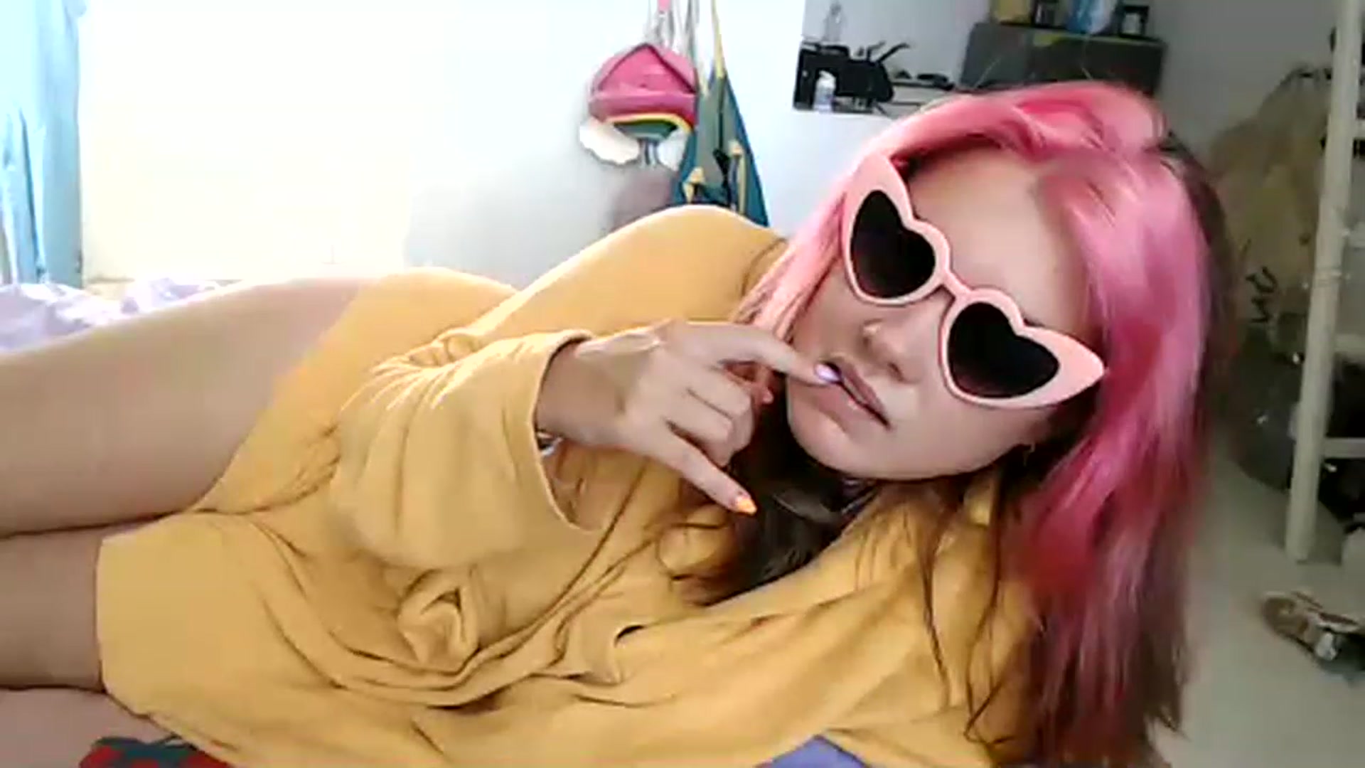 Gallery image thumbnail from Levanabanana's myfreecams stream on, 04/18/2023, 09:19 image 9 of 20