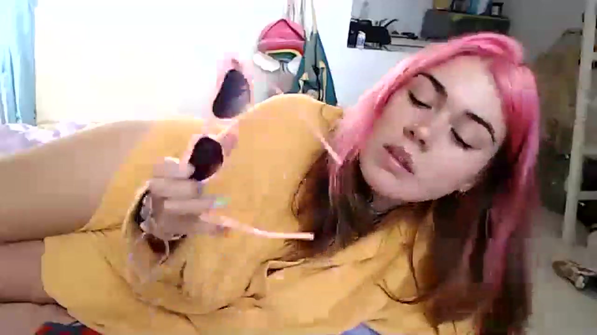 Gallery image thumbnail from Levanabanana's myfreecams stream on, 04/18/2023, 09:19 image 8 of 20