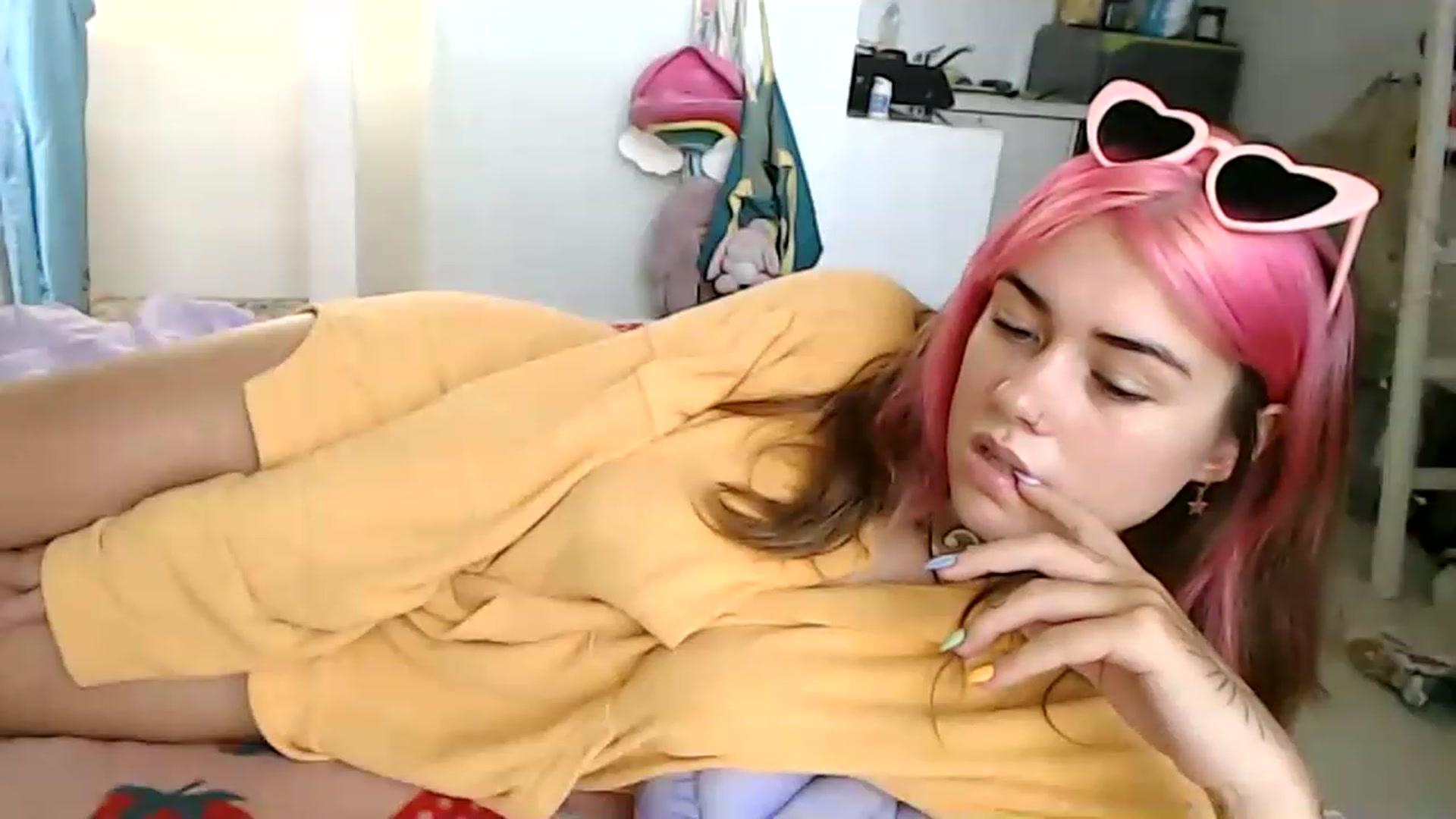 Gallery image thumbnail from Levanabanana's myfreecams stream on, 04/18/2023, 09:19 image 15 of 20