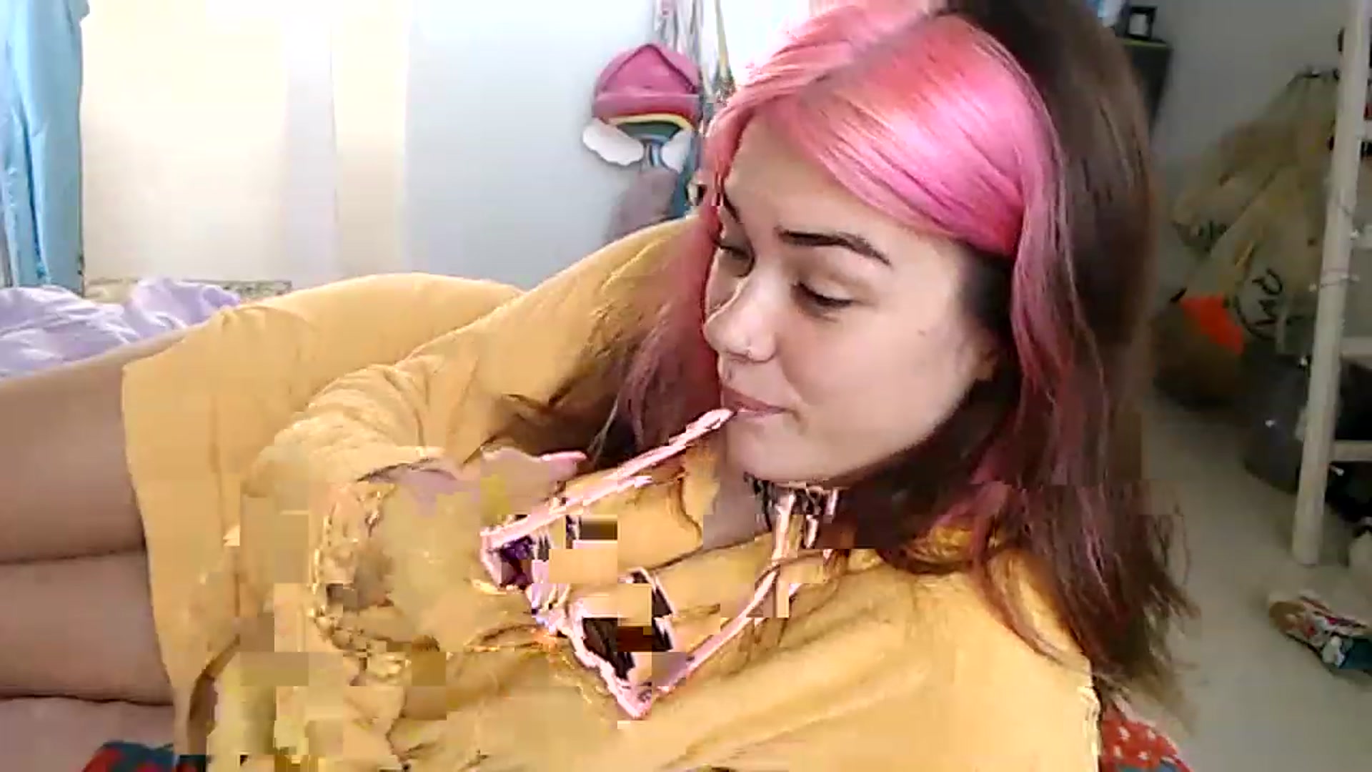 Gallery image thumbnail from Levanabanana's myfreecams stream on, 04/18/2023, 09:19 image 14 of 20