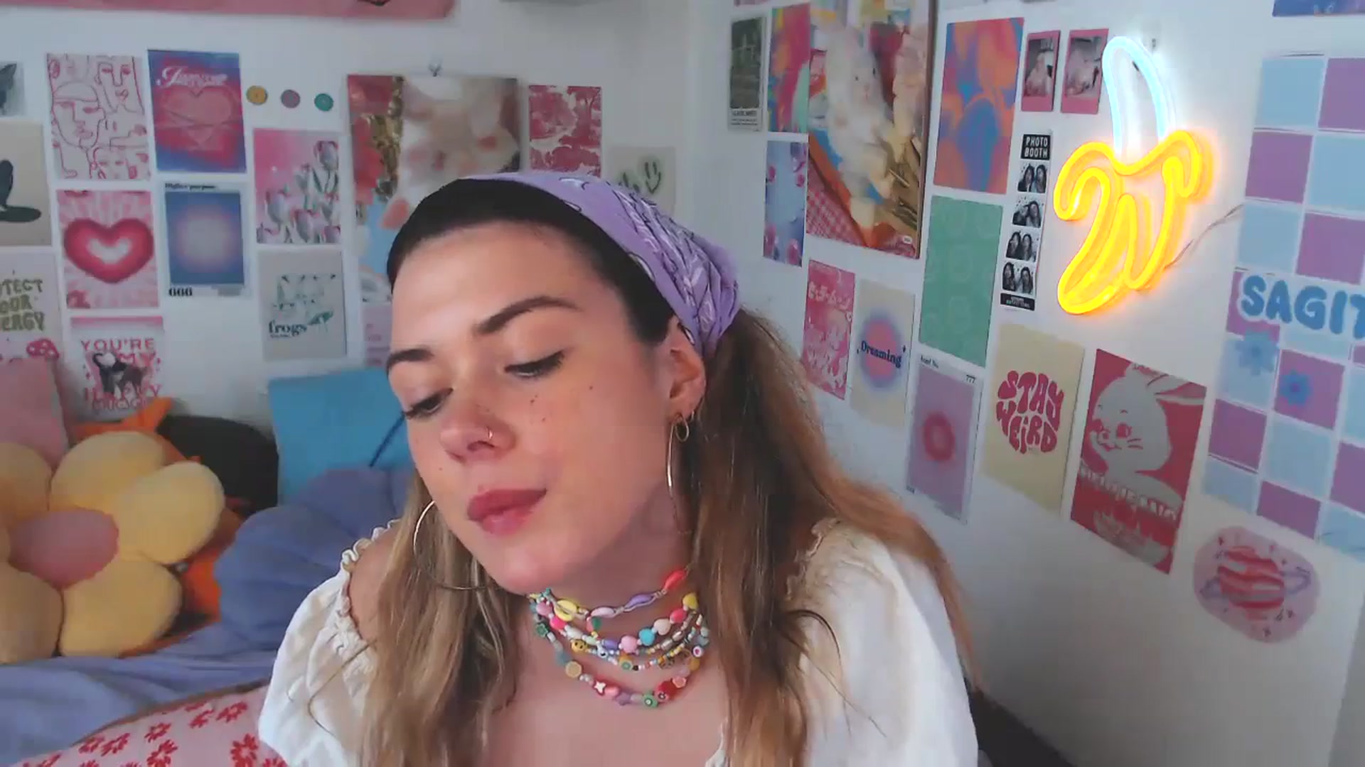 Gallery image thumbnail from Levanabanana's myfreecams stream on, 01/23/2024, 08:21 image 6 of 20
