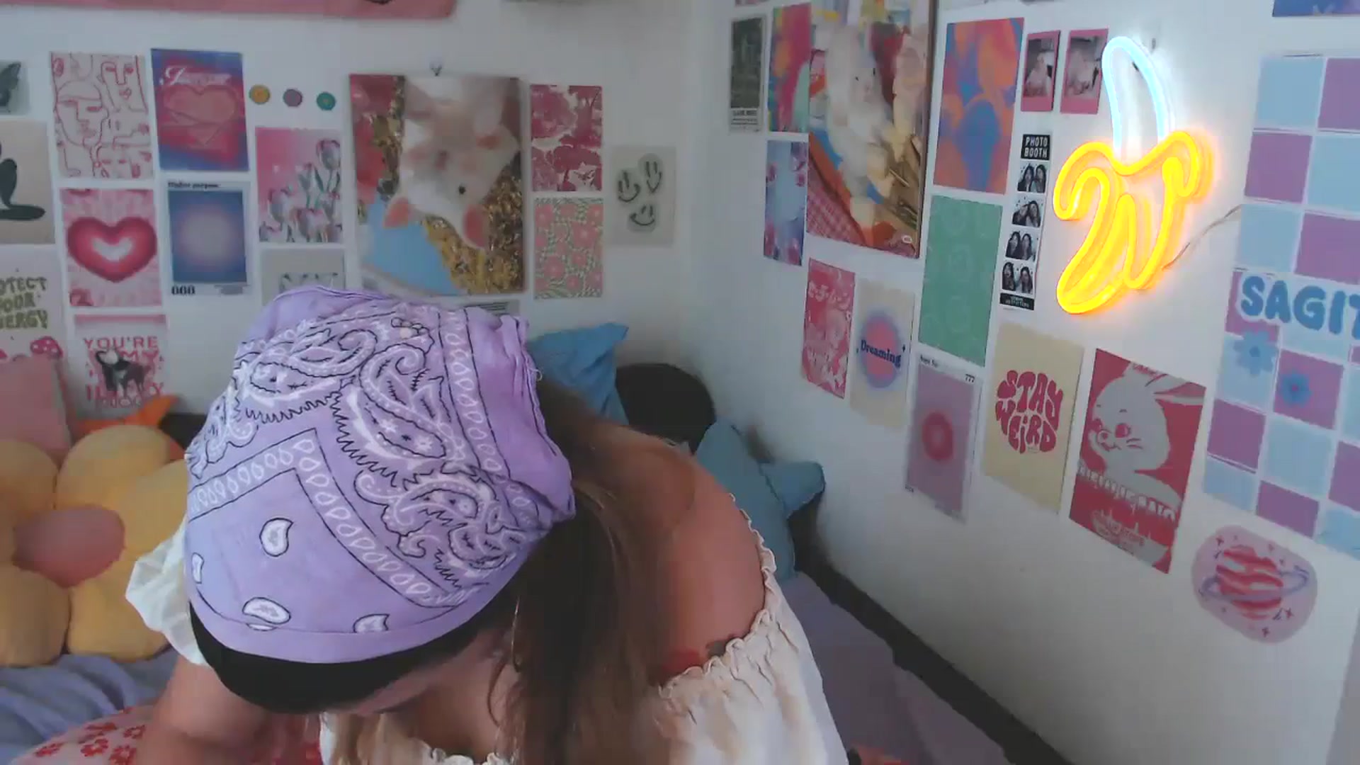 Gallery image thumbnail from Levanabanana's myfreecams stream on, 01/23/2024, 08:21 image 14 of 20