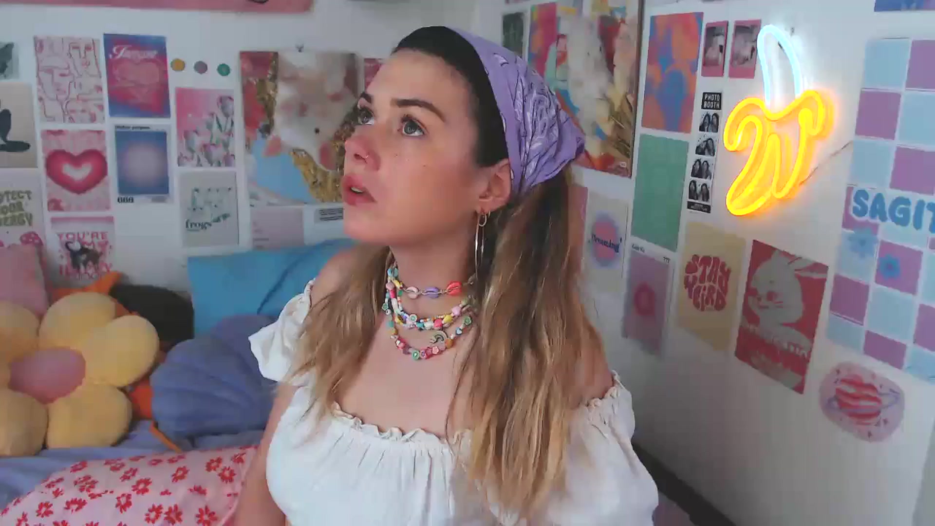 Gallery image thumbnail from Levanabanana's myfreecams stream on, 01/23/2024, 08:21 image 12 of 20