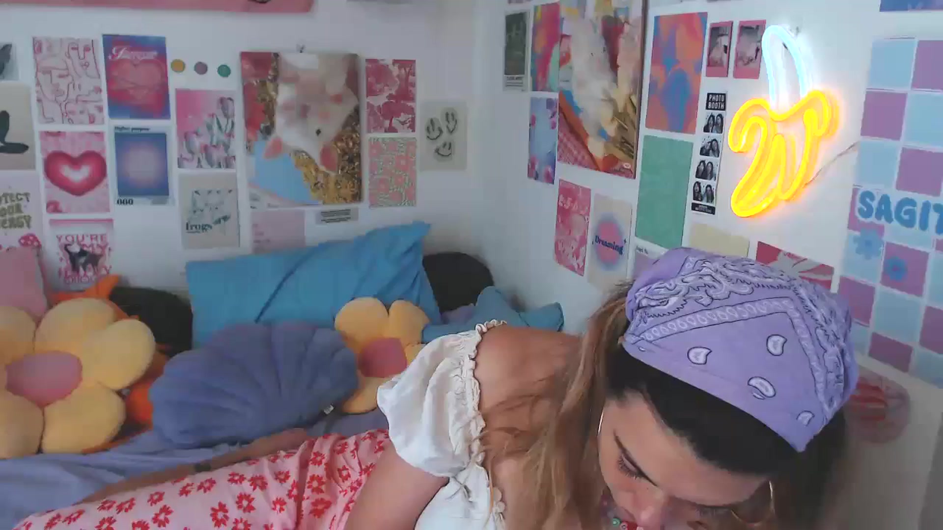 Gallery image thumbnail from Levanabanana's myfreecams stream on, 01/23/2024, 08:21 image 7 of 20