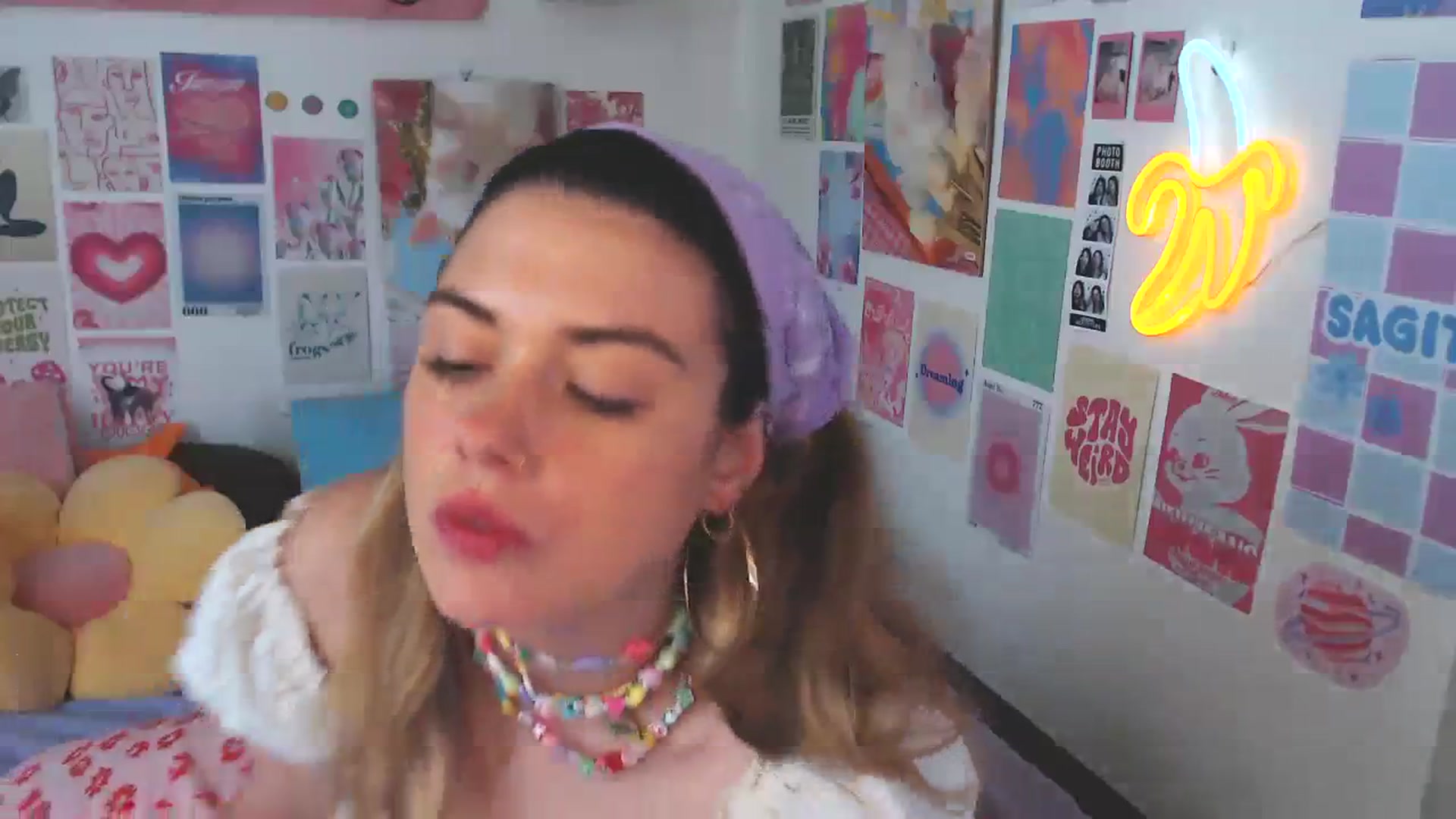 Gallery image thumbnail from Levanabanana's myfreecams stream on, 01/23/2024, 08:21 image 11 of 20