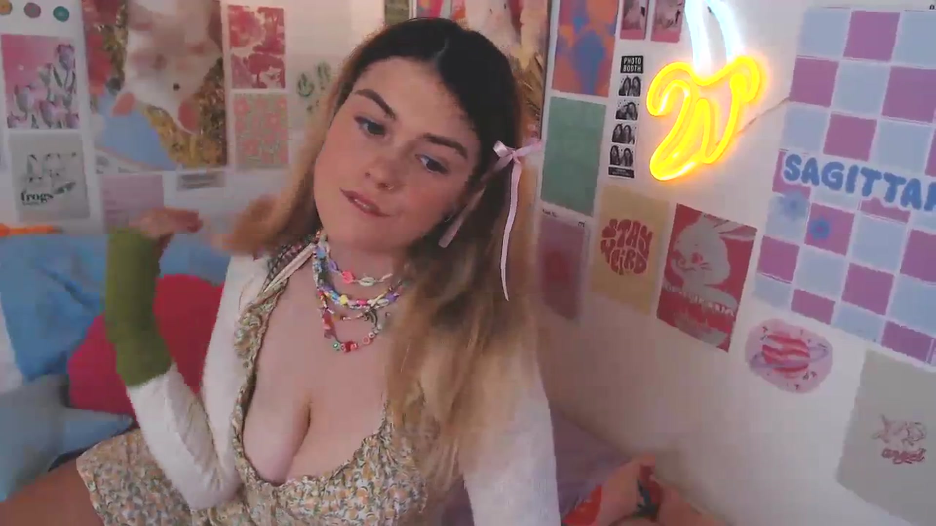 Gallery image thumbnail from Levanabanana's myfreecams stream on, 01/24/2024, 08:46 image 2 of 20